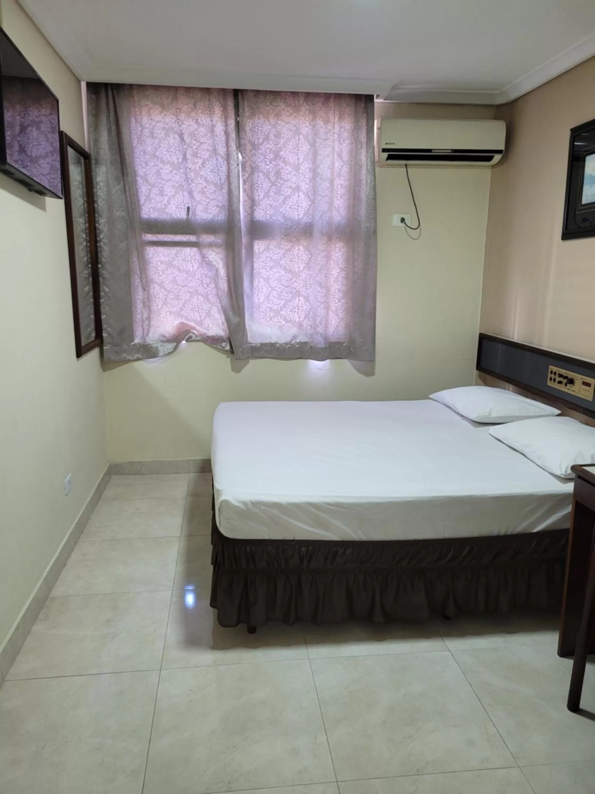 Bed in Hotel Estação Express