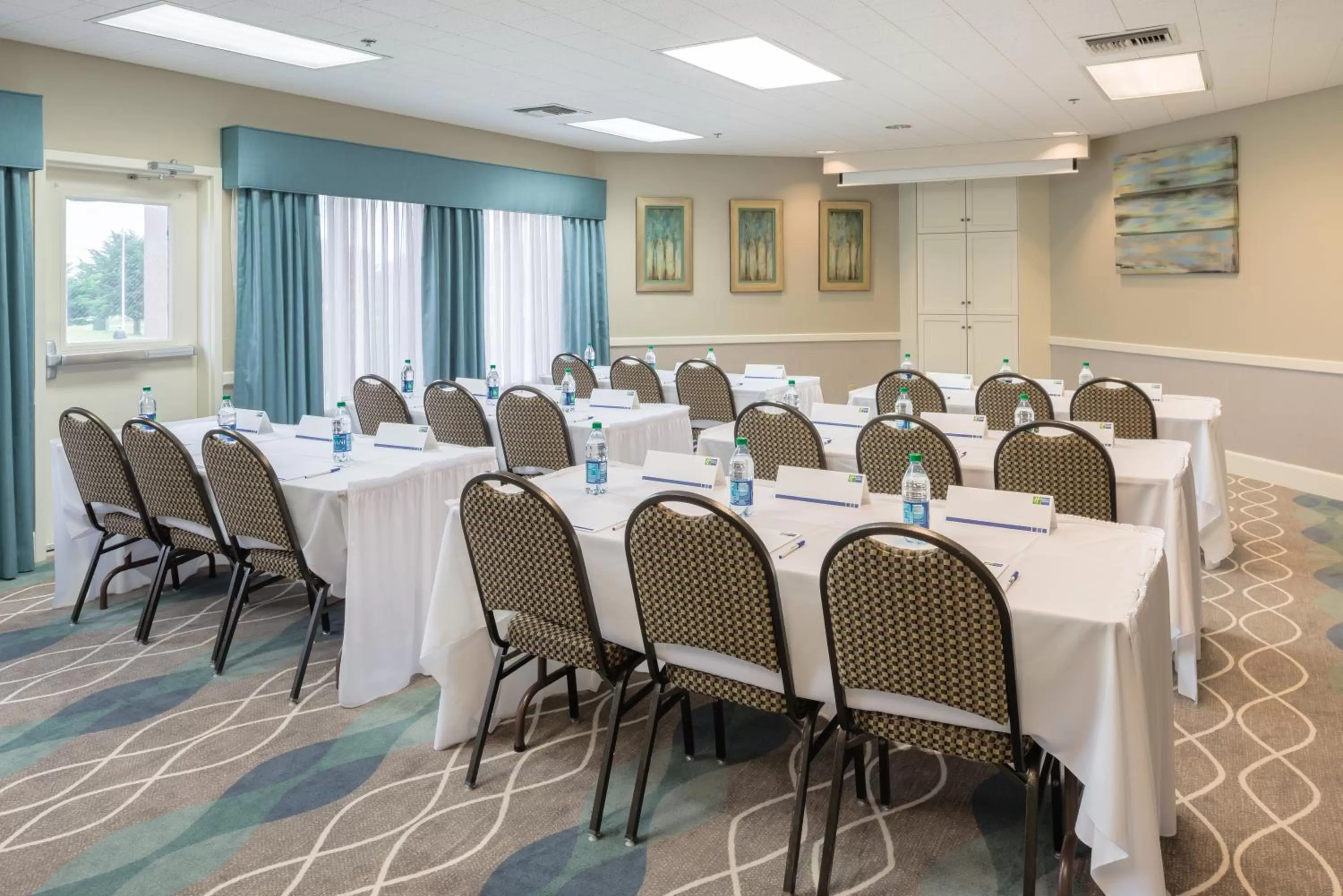 Meeting/conference room in Holiday Inn Express Hotel & Suites Arcata/Eureka-Airport Area by IHG
