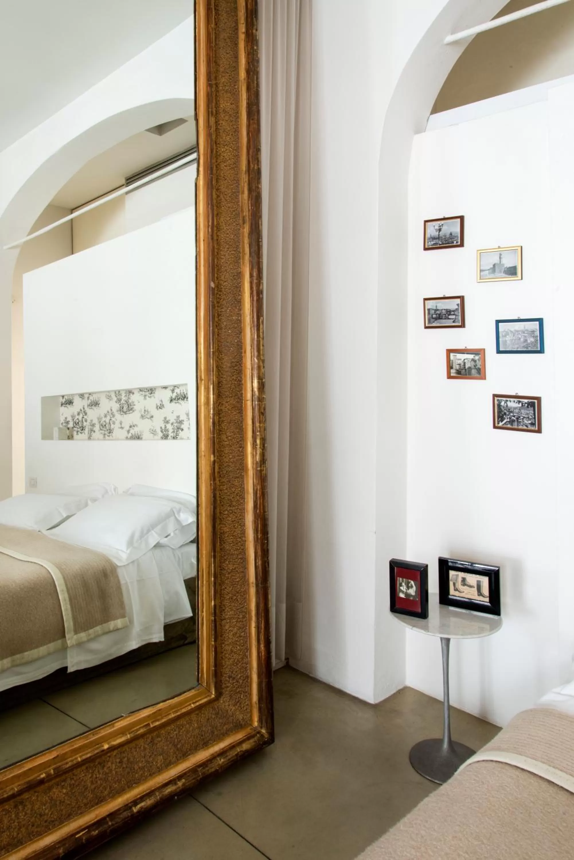 Decorative detail, Bed in Riva Lofts Florence