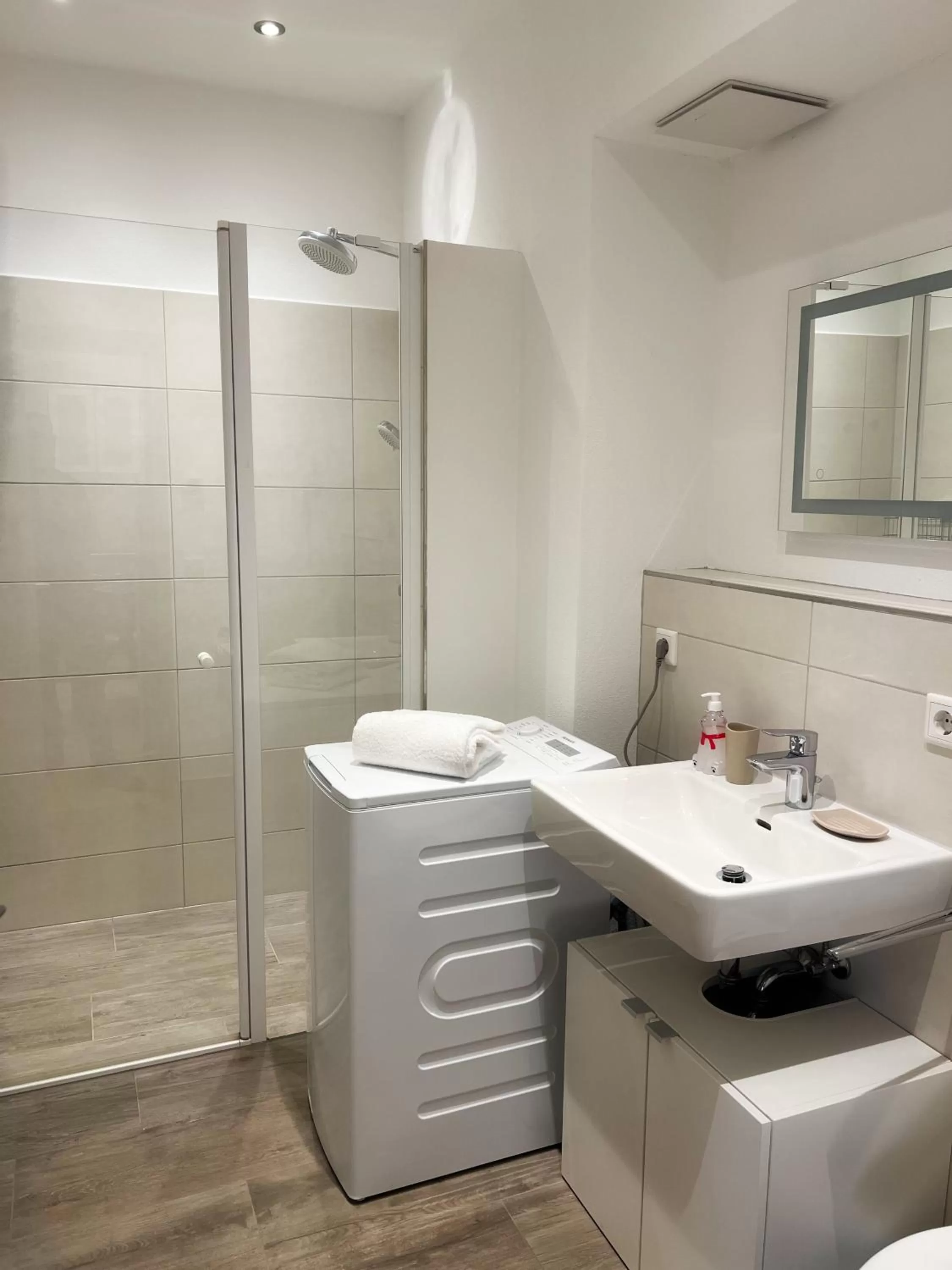 Shower in Landgasthof Hittenkirchen