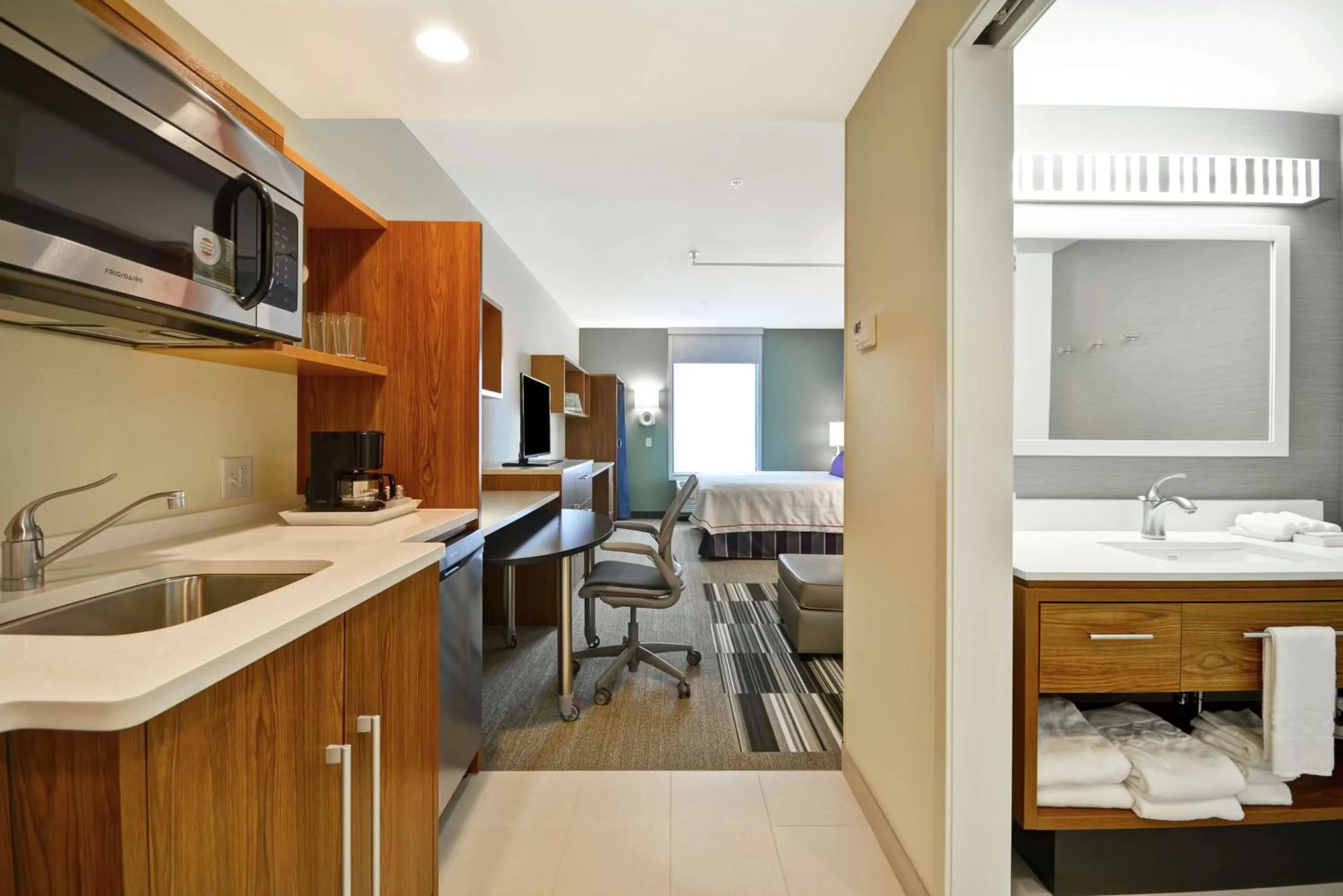 Bedroom in Home2 Suites By Hilton Minneapolis-Eden Prairie