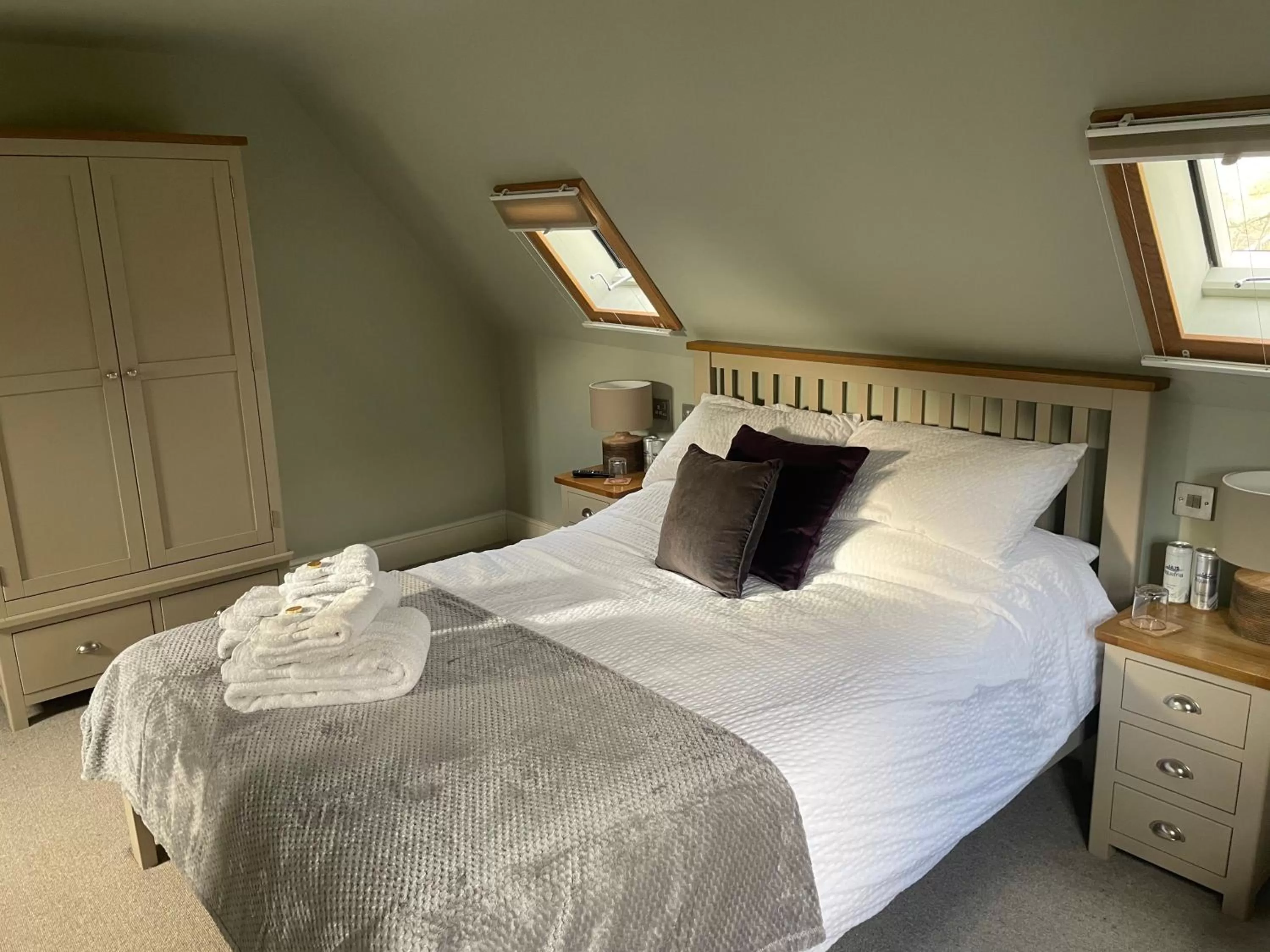 Bedroom, Bed in The Red Lion Charing Heath