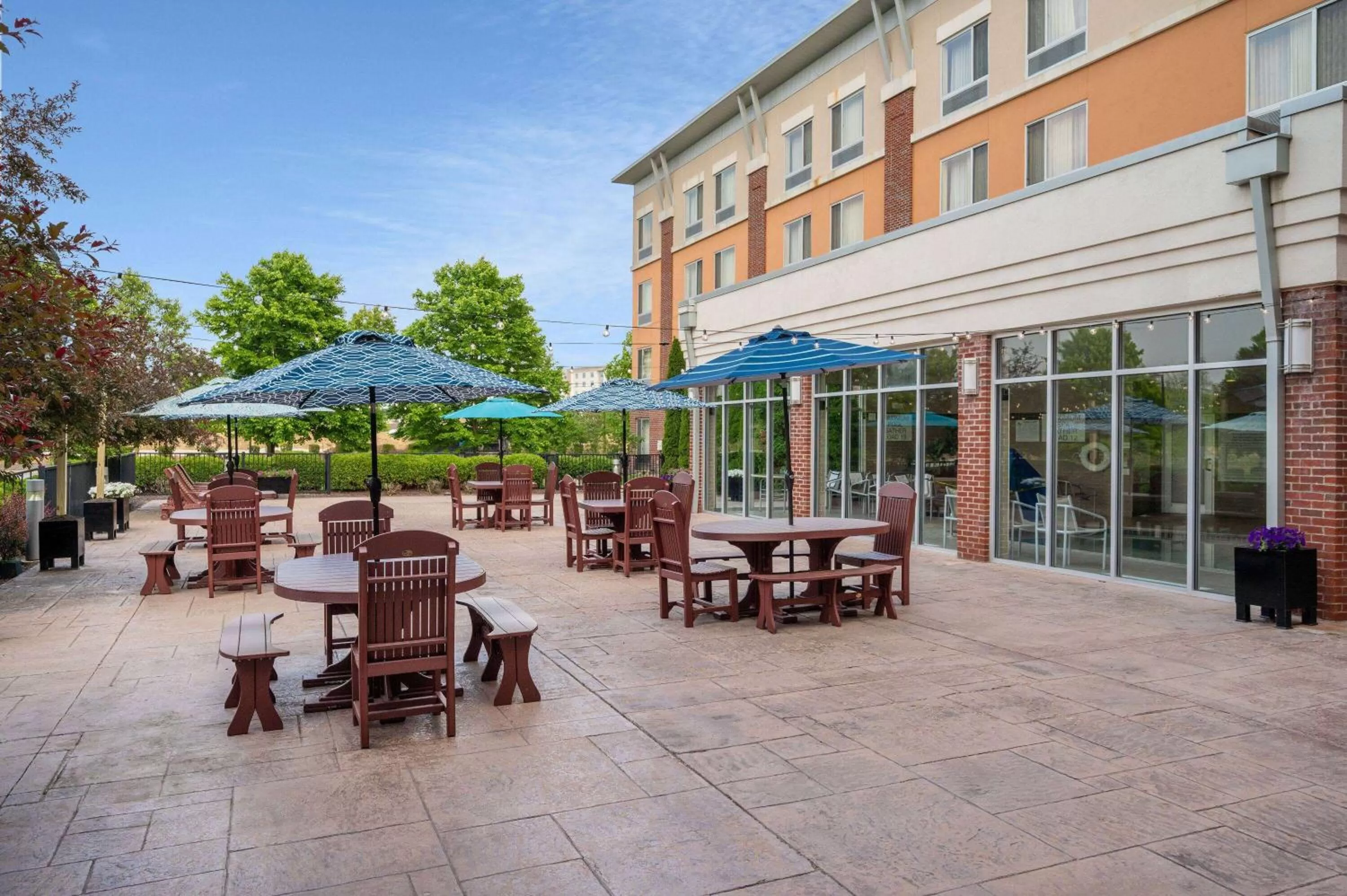 Inner courtyard view in Wyndham Noblesville