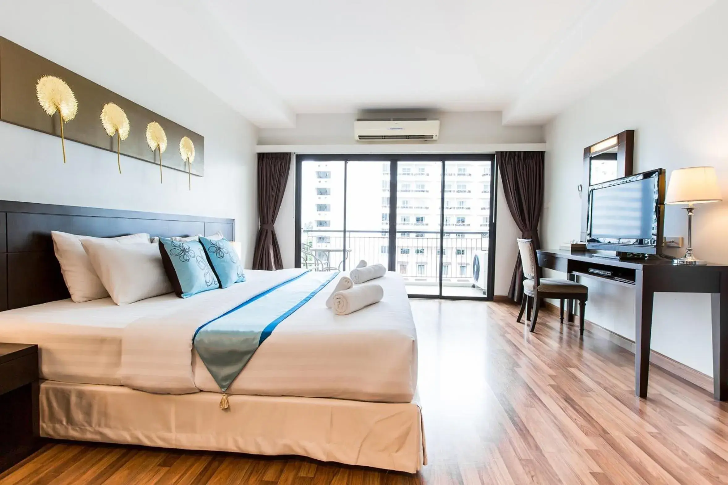 Grand Deluxe Room Double or Twin in Fifth Jomtien Pattaya Grand Deluxe Room Double or Twin in Fifth Jomtien Pattaya