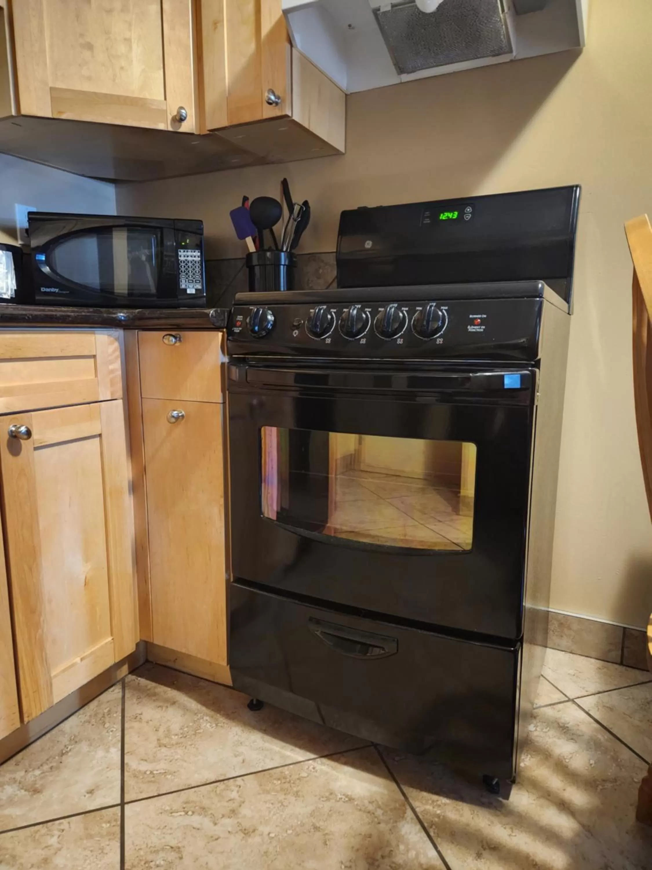 Kitchen or kitchenette in Waterton Lakes Lodge Resort