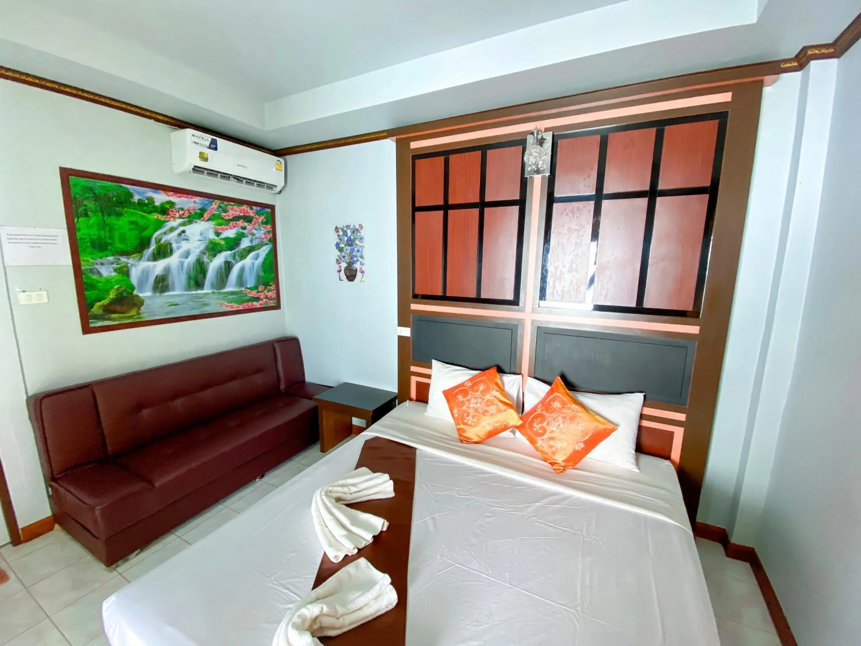 Bed in Lanta Paradise Beach Resort