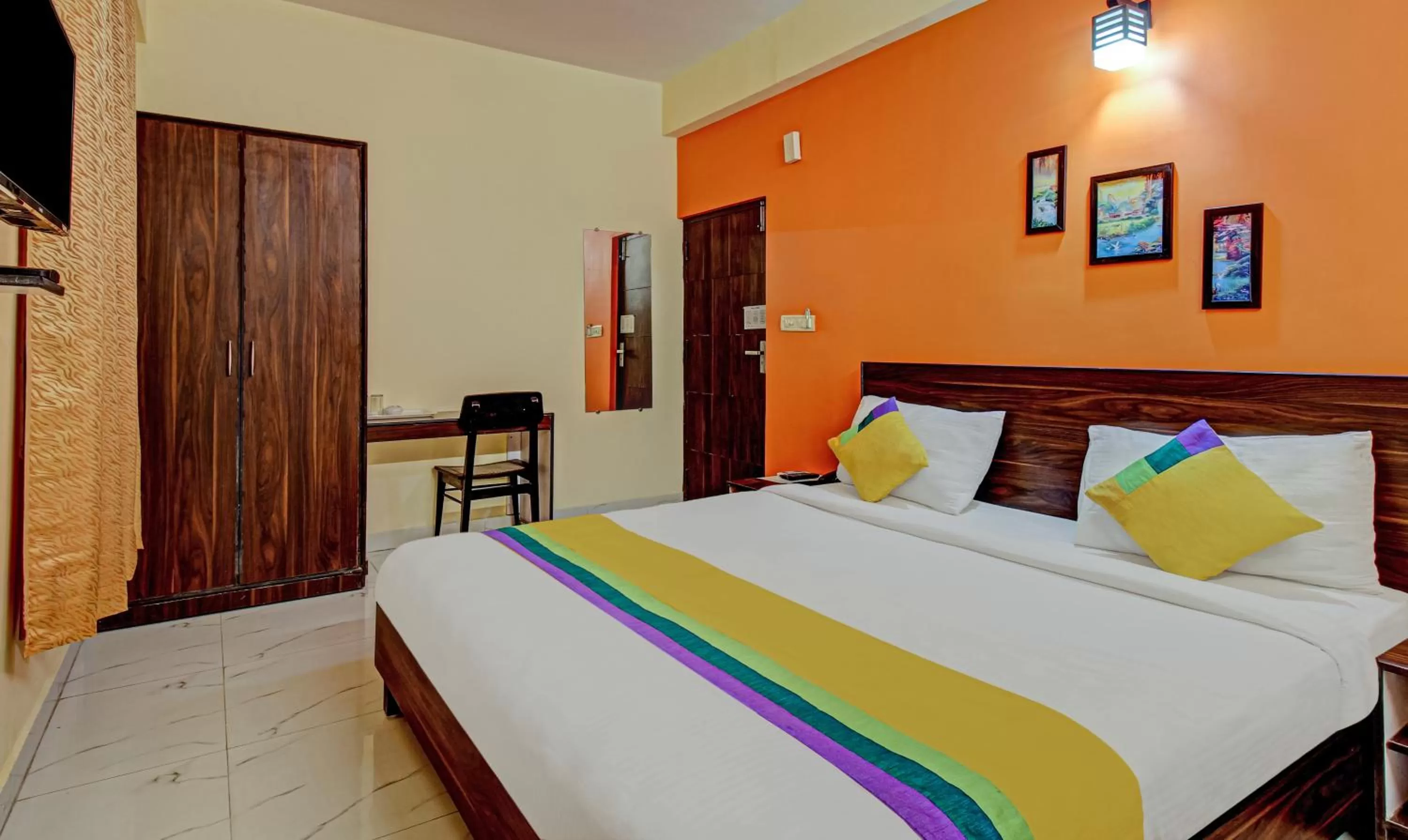 Bed in Itsy By Treebo - Royal Monarch