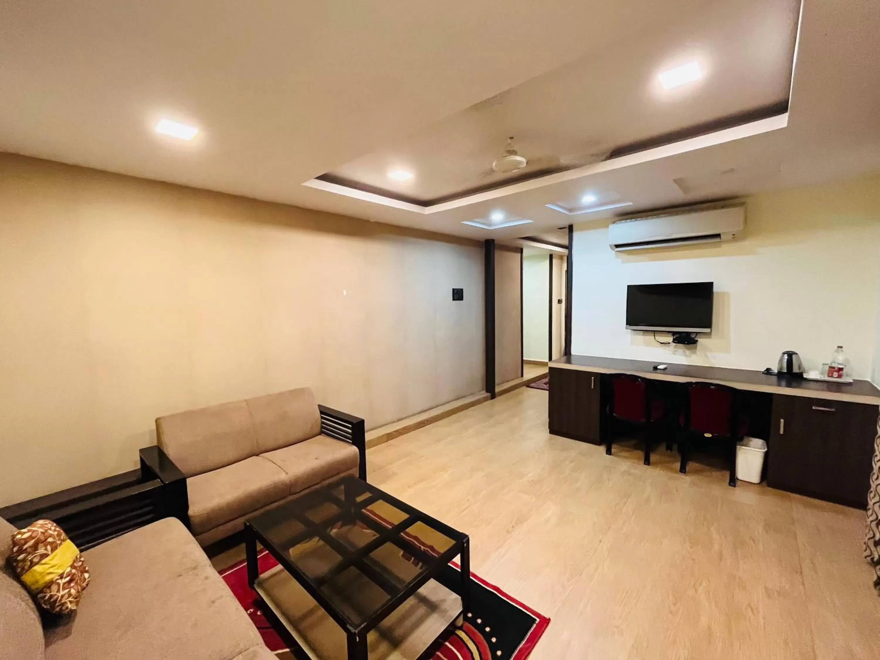 TV and multimedia in Shankar Bhavan By Vinayak Hotels