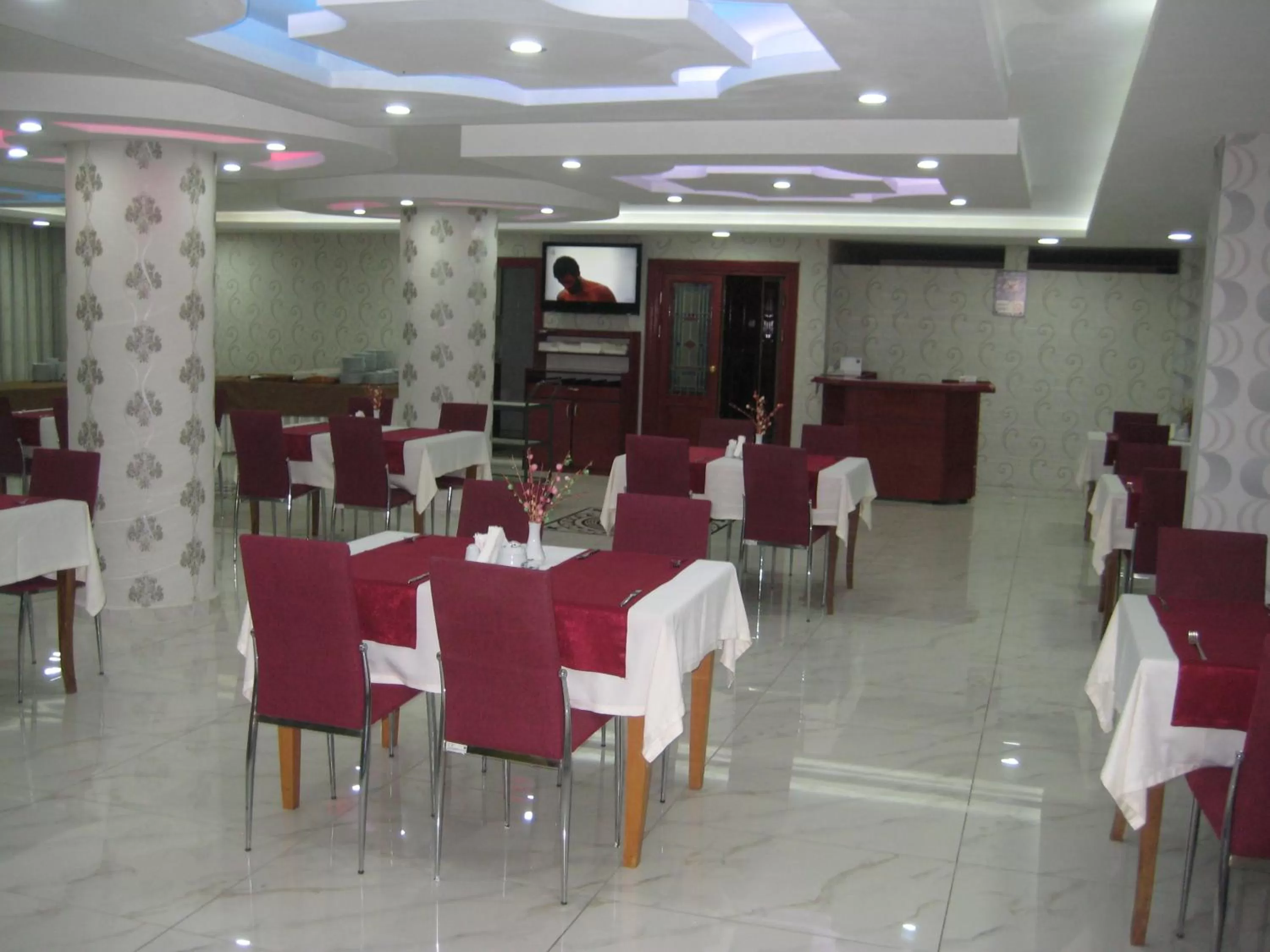 Communal lounge/ TV room, Restaurant/Places to Eat in Miroglu Hotel