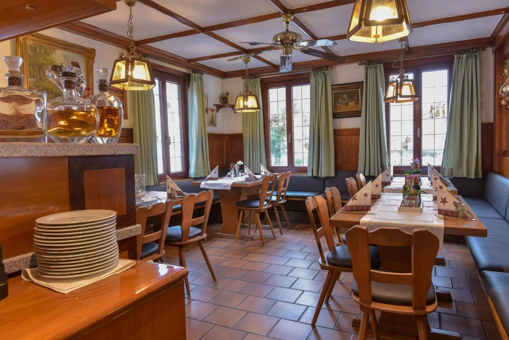 Restaurant/Places to Eat in Hotel Ristorante Rostica
