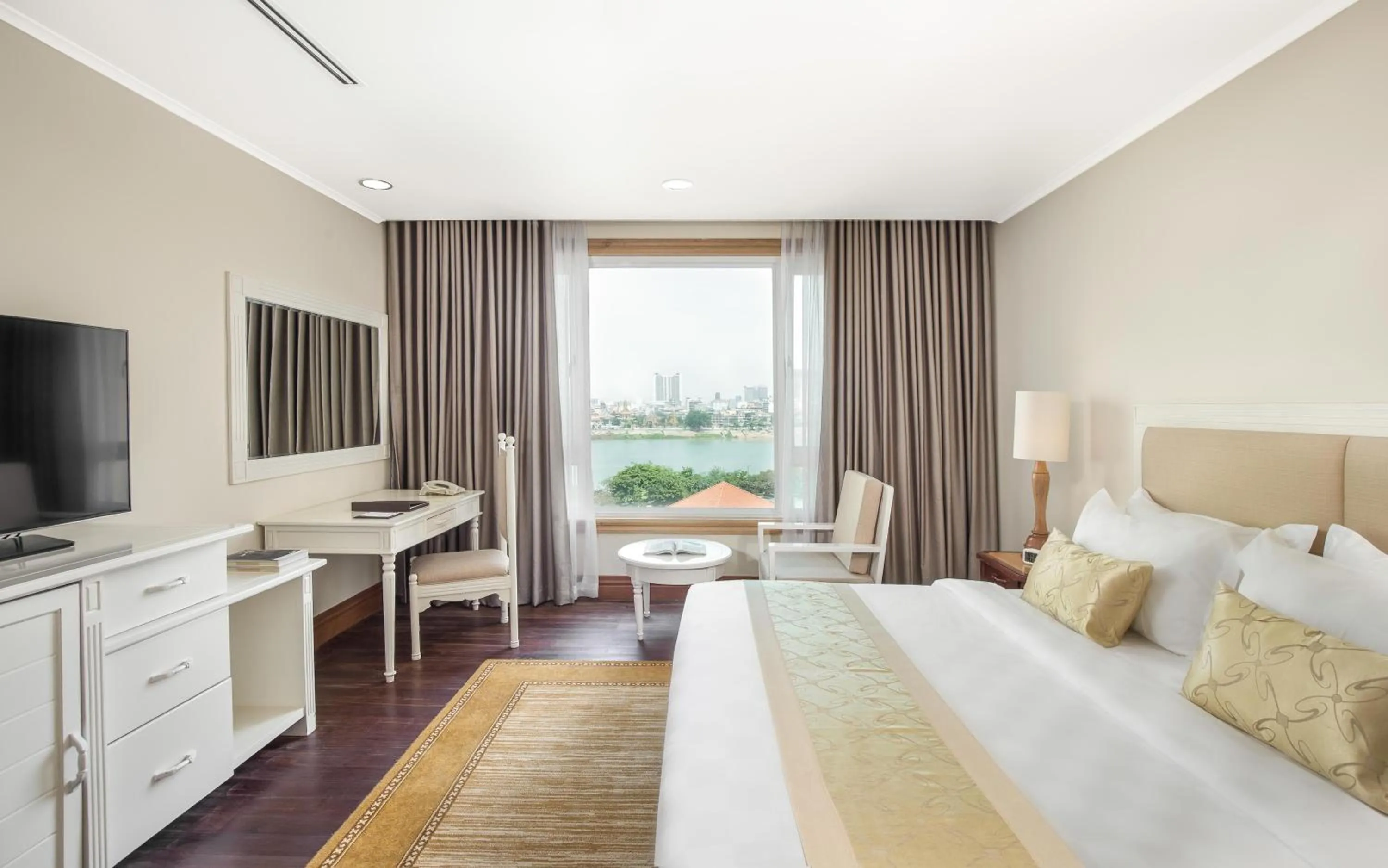 Bedroom, Bed in Sokha Phnom Penh Residence