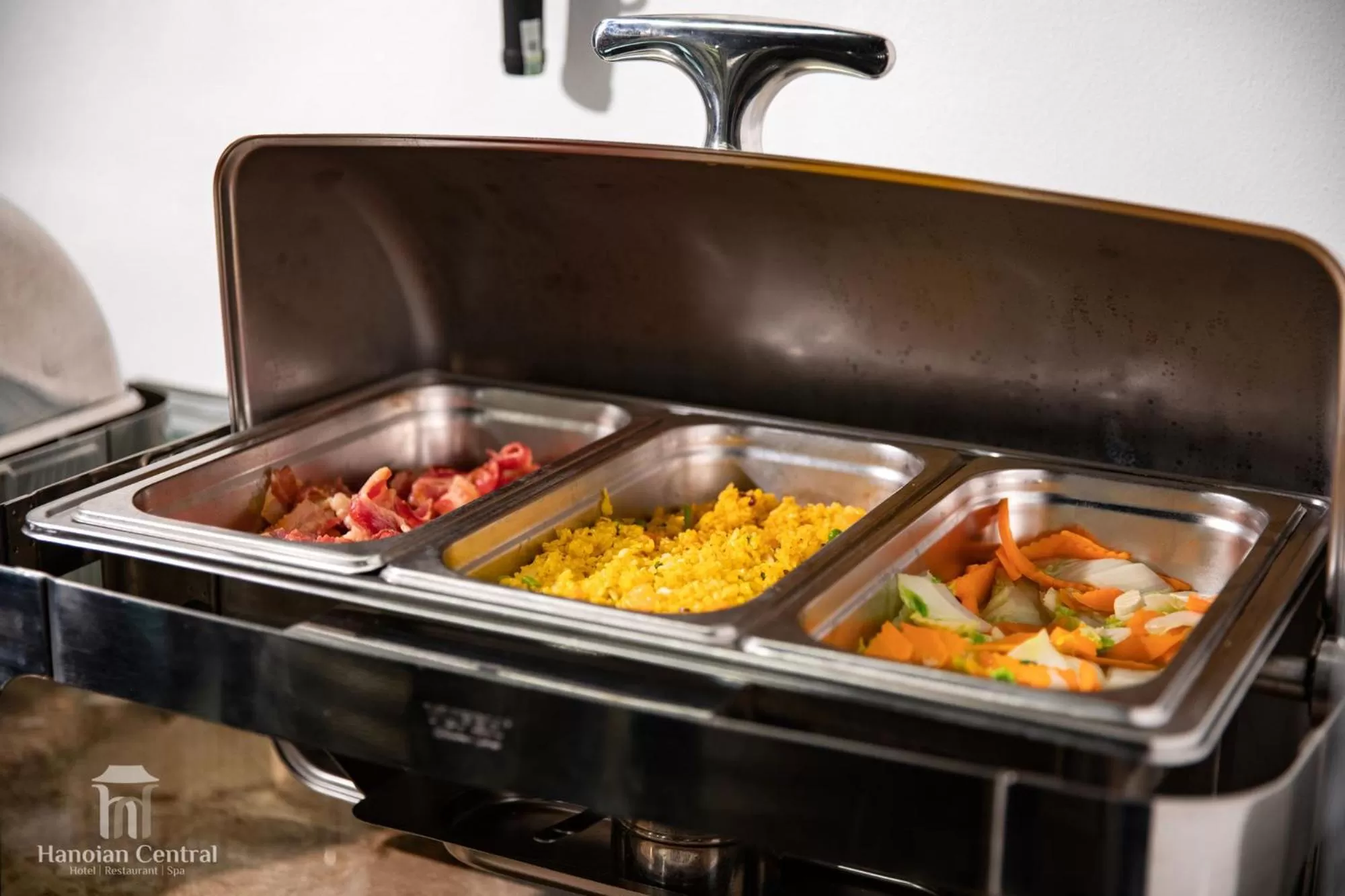 Food and drinks in Hanoian Central Hotel & Spa