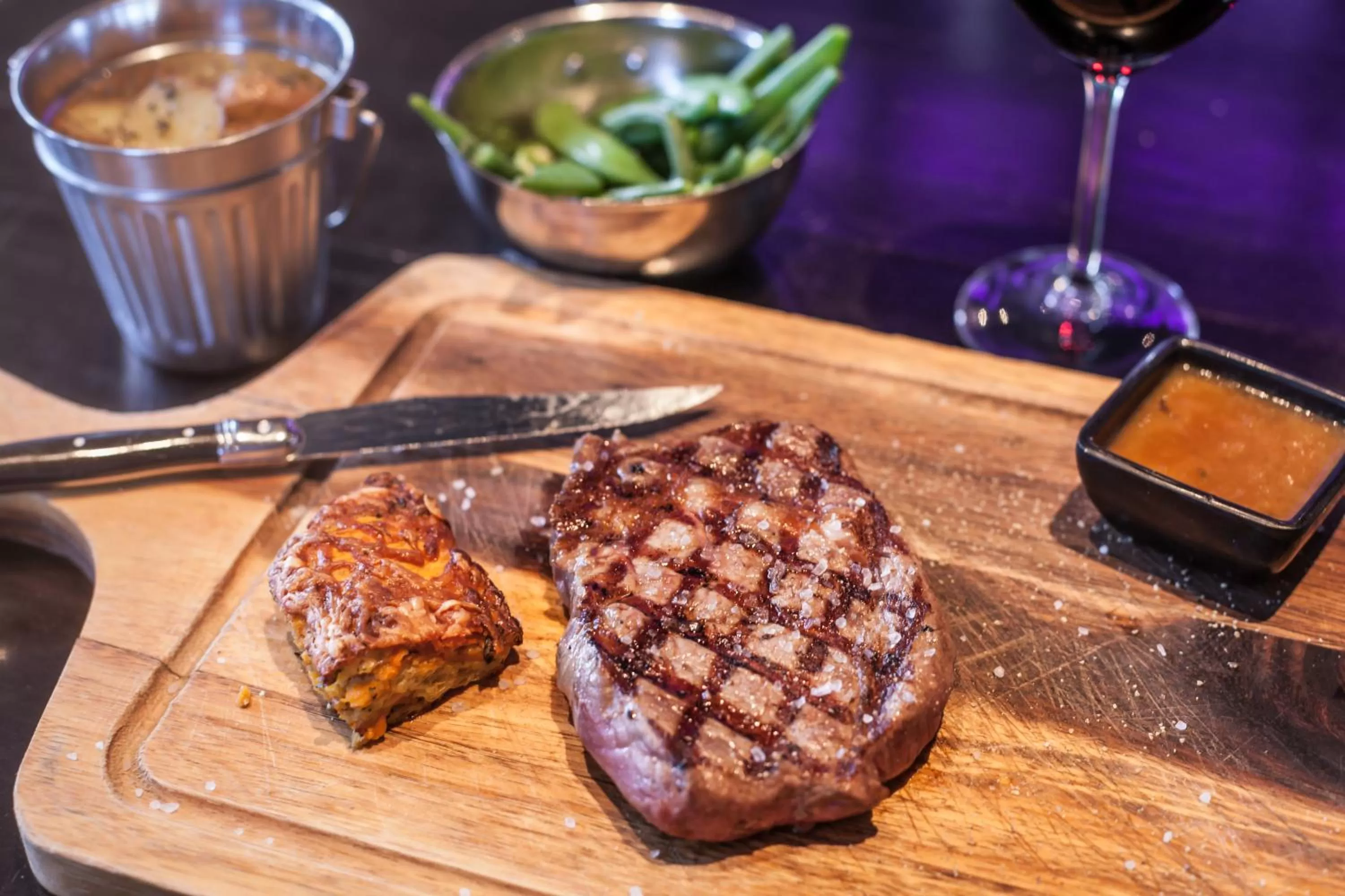 Food close-up in Stravinsky Slapen