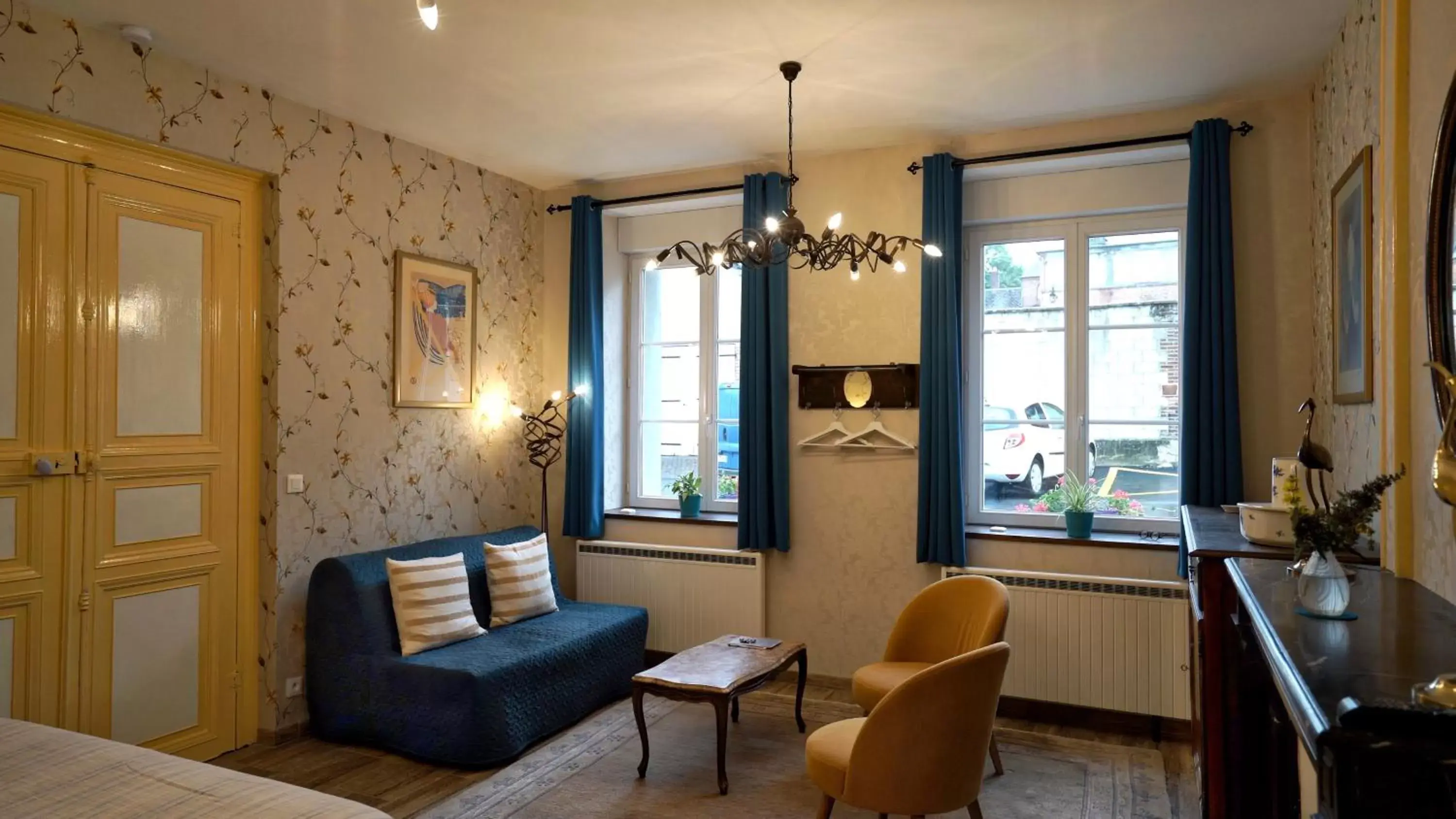 Deluxe Room in Au Chapitre Deluxe Room in Au Chapitre