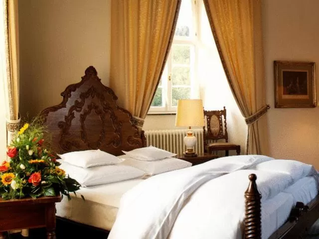 Bed in Hotel und Restaurant Burg Schnellenberg