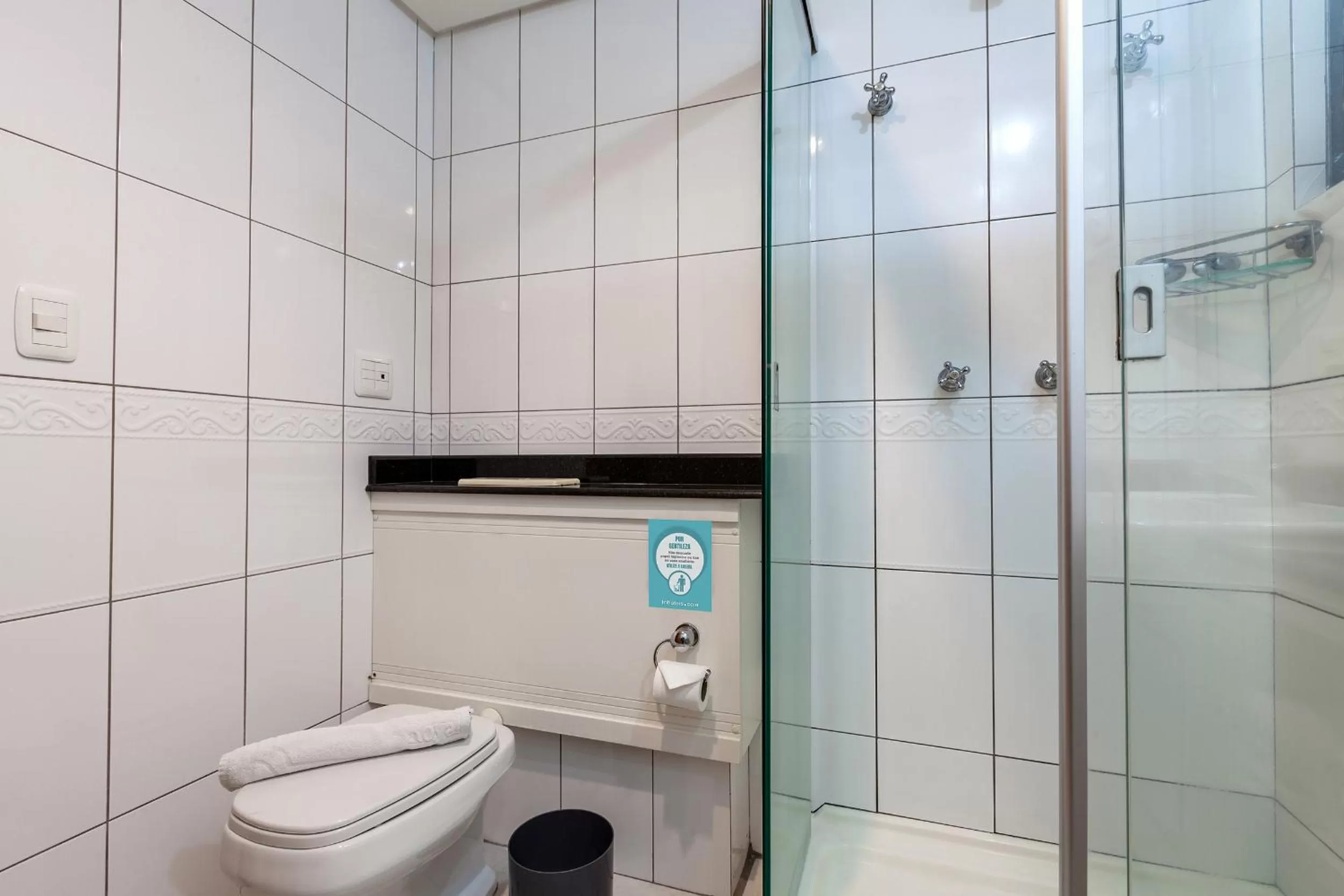 Bathroom in Tri Hotel Executive Caxias