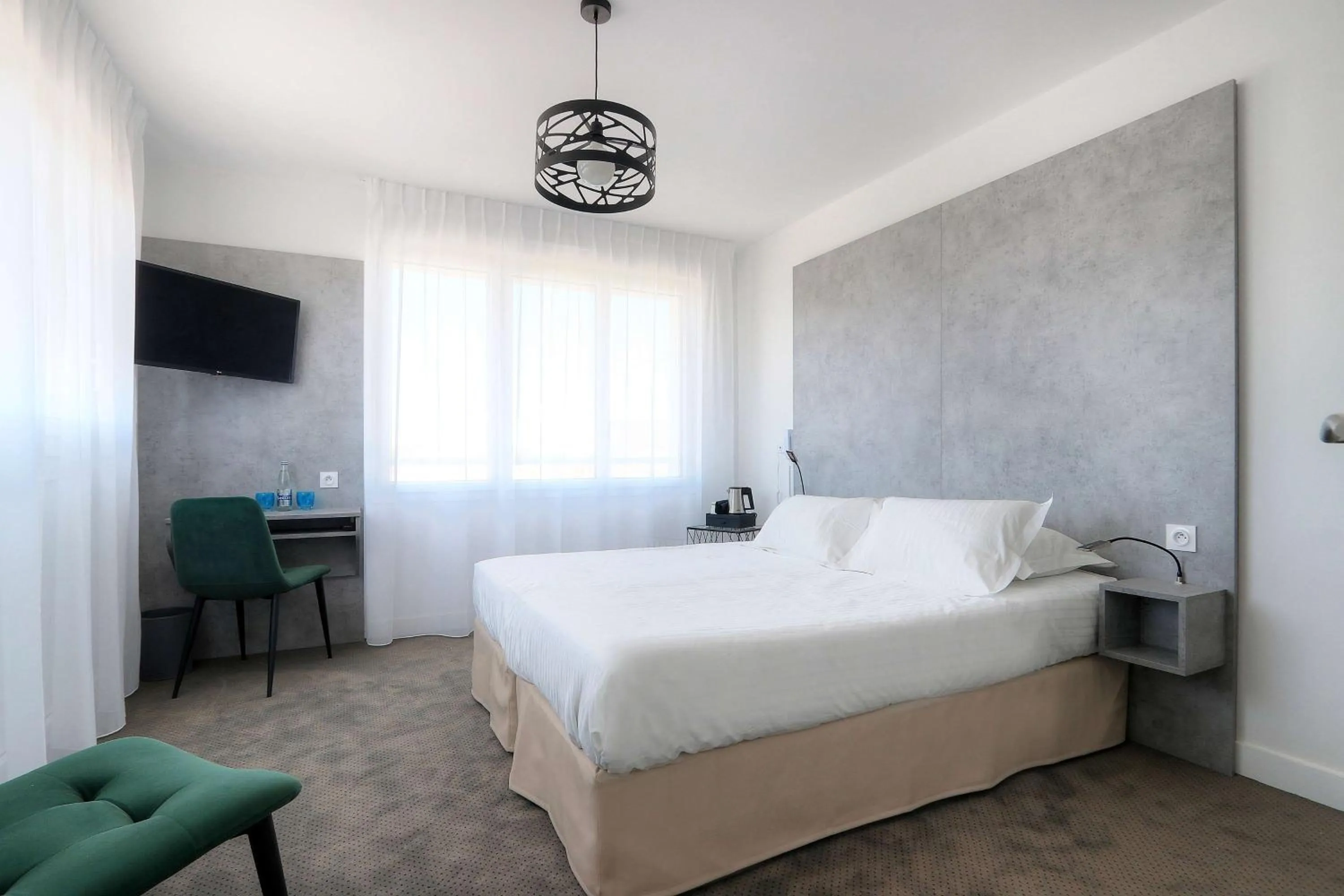 Photo of the whole room, Bed in Best Western Hôtel Le Bellevue Quiberon