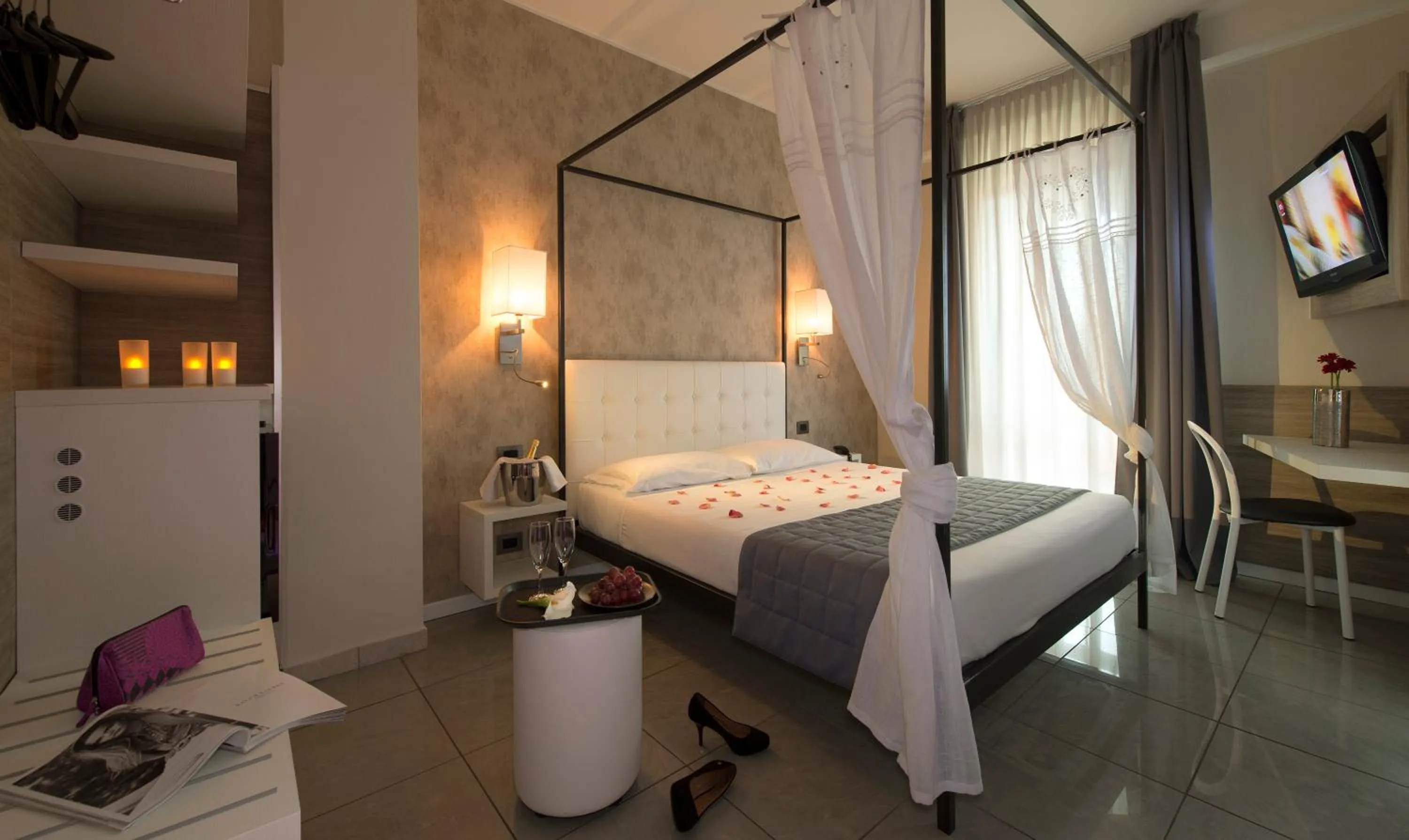 Photo of the whole room, Bed in Hotel San Francisco