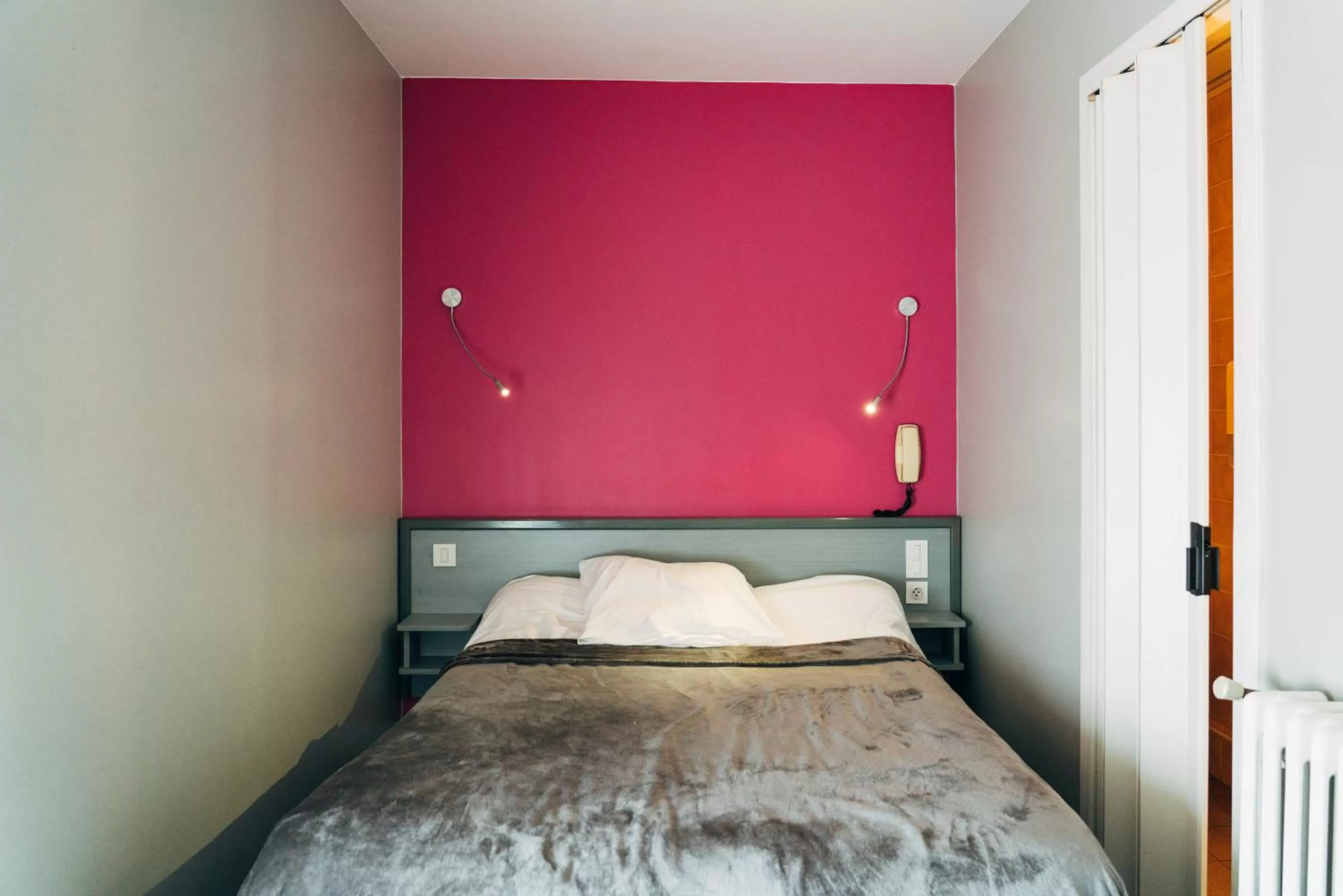 Bed in Hôtel du Soleil Levant