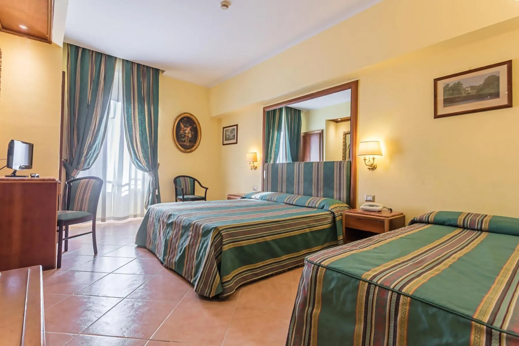 Bedroom, Bed in Raeli Hotel Noto