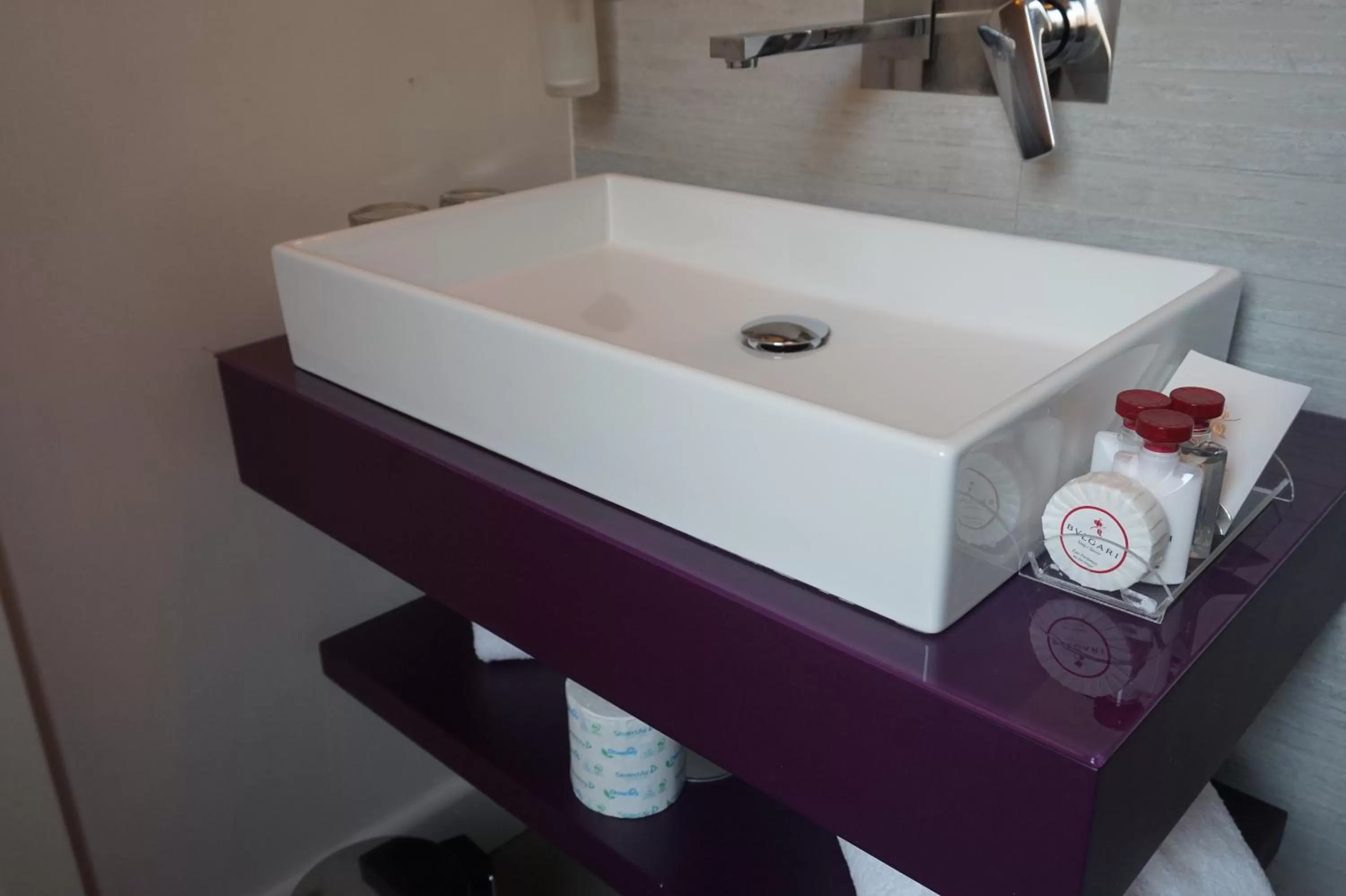 Bathroom in Trevi Palace Luxury Inn