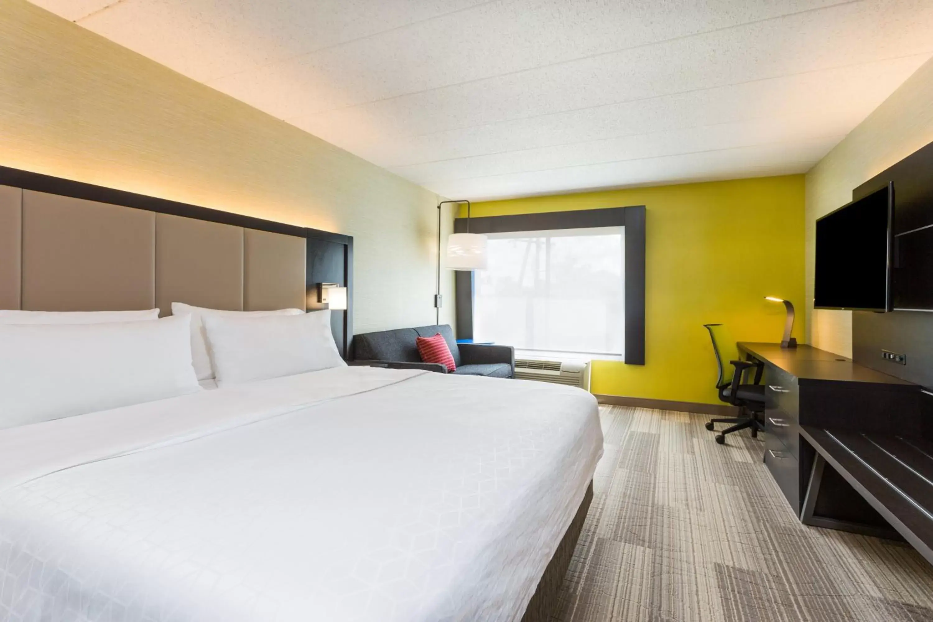 Standard King Room in Holiday Inn Express - Lorton by IHG Standard King Room in Holiday Inn Express - Lorton by IHG