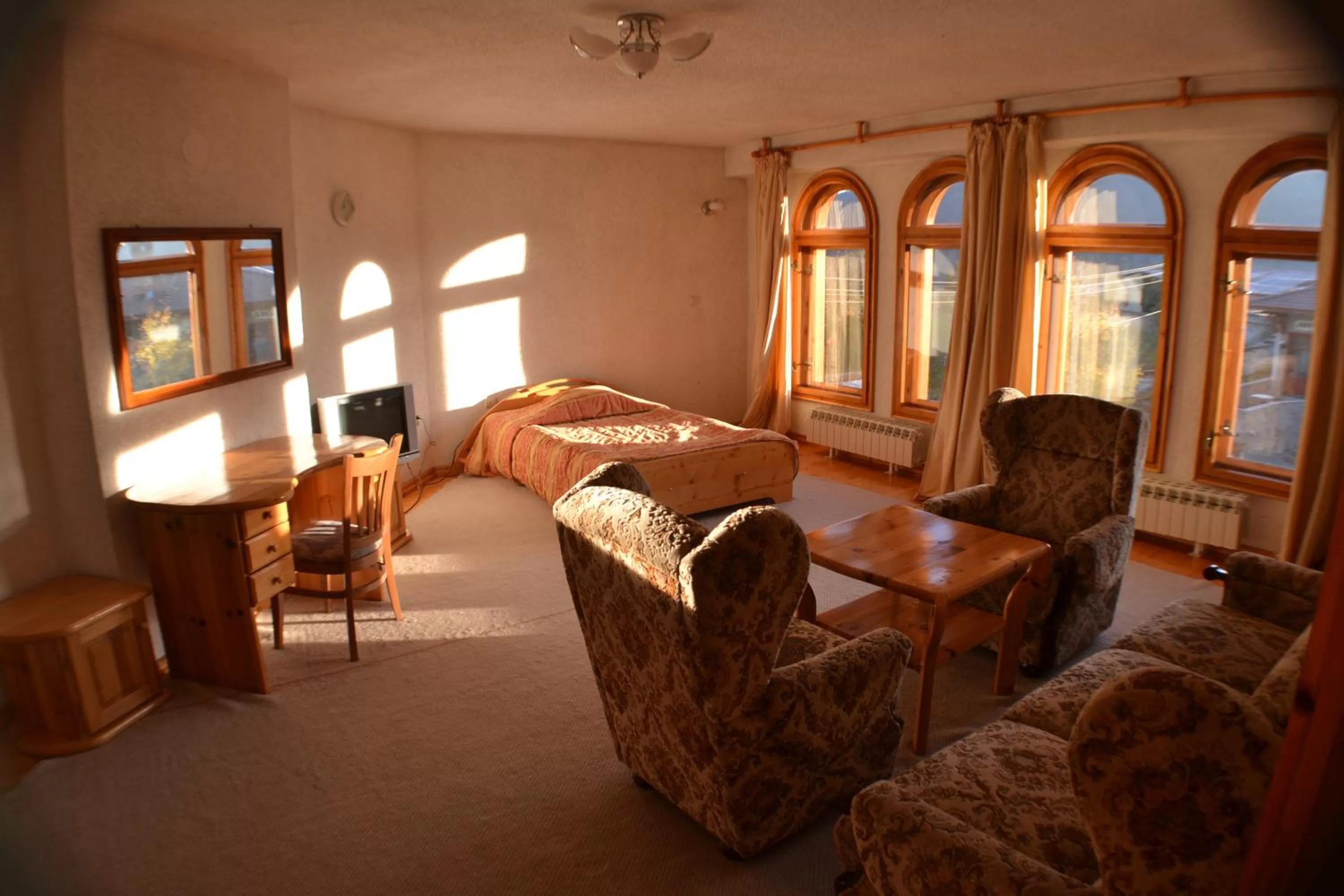 Bedroom, Seating Area in Family Hotel Silver