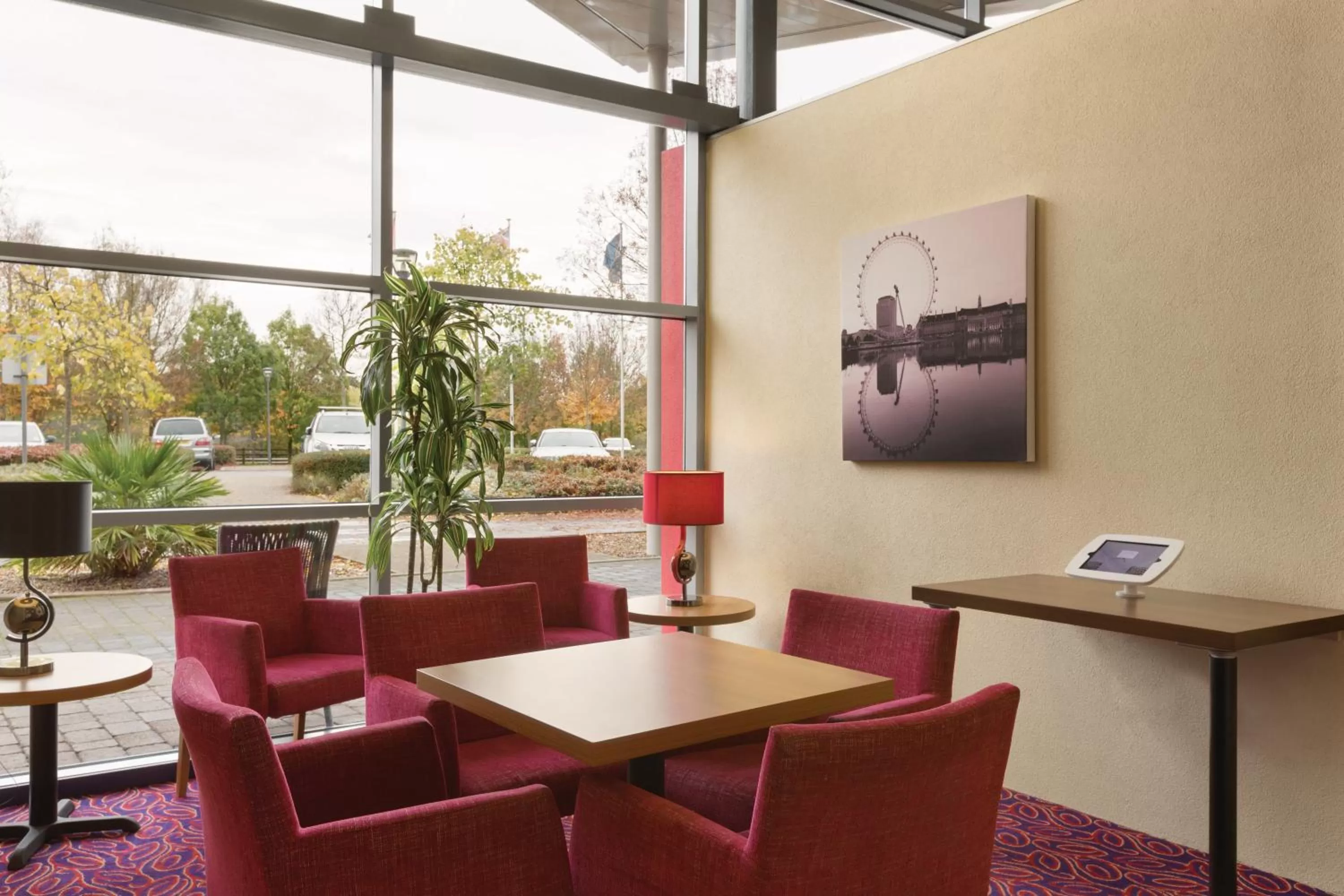 Lobby or reception in Ramada London North