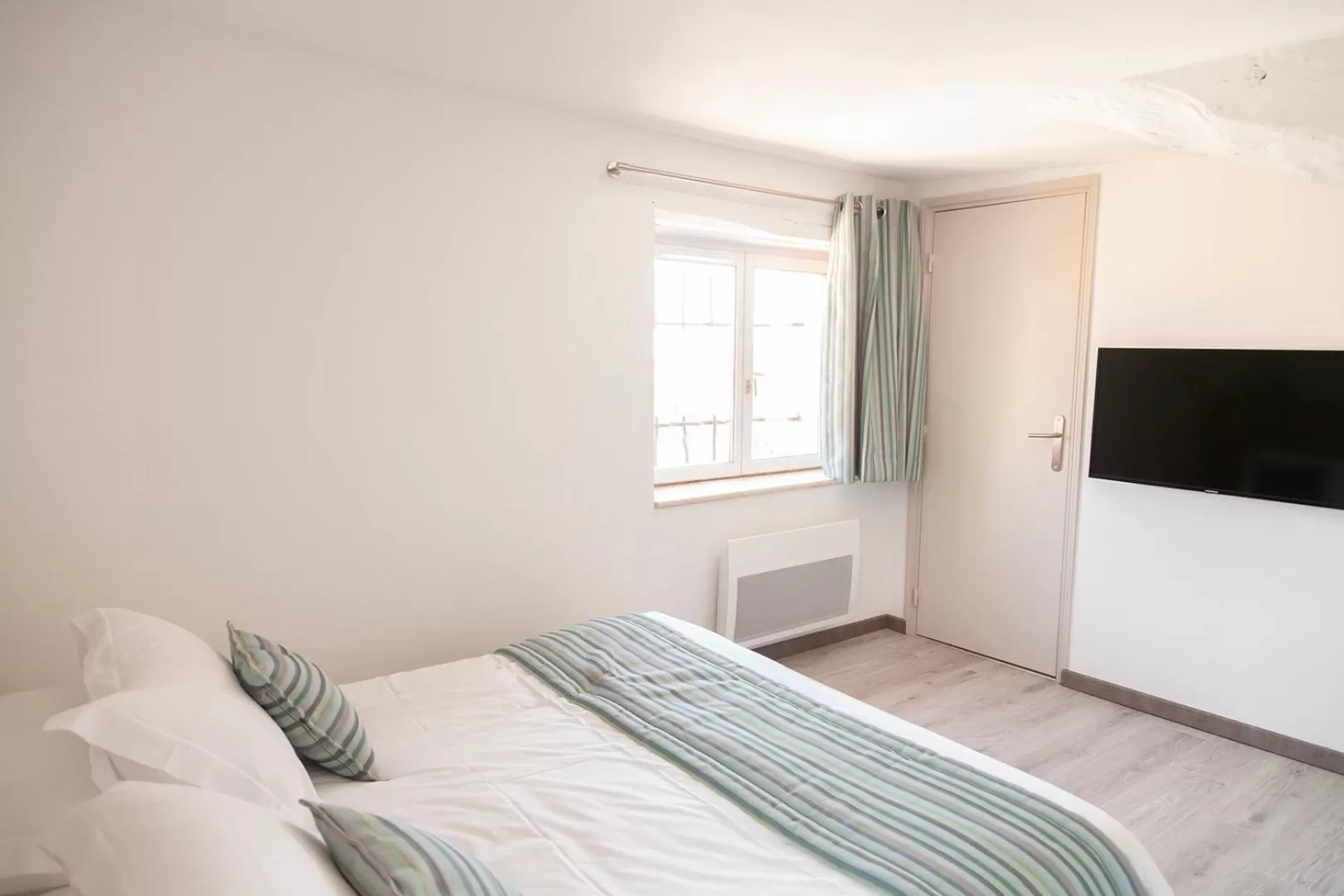 TV and multimedia, Bed in Auberge du Vieux Château