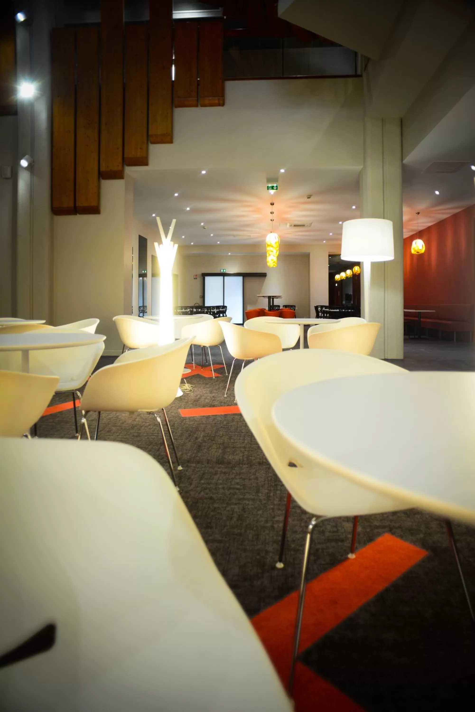Lobby or reception in ibis Styles Poitiers Centre