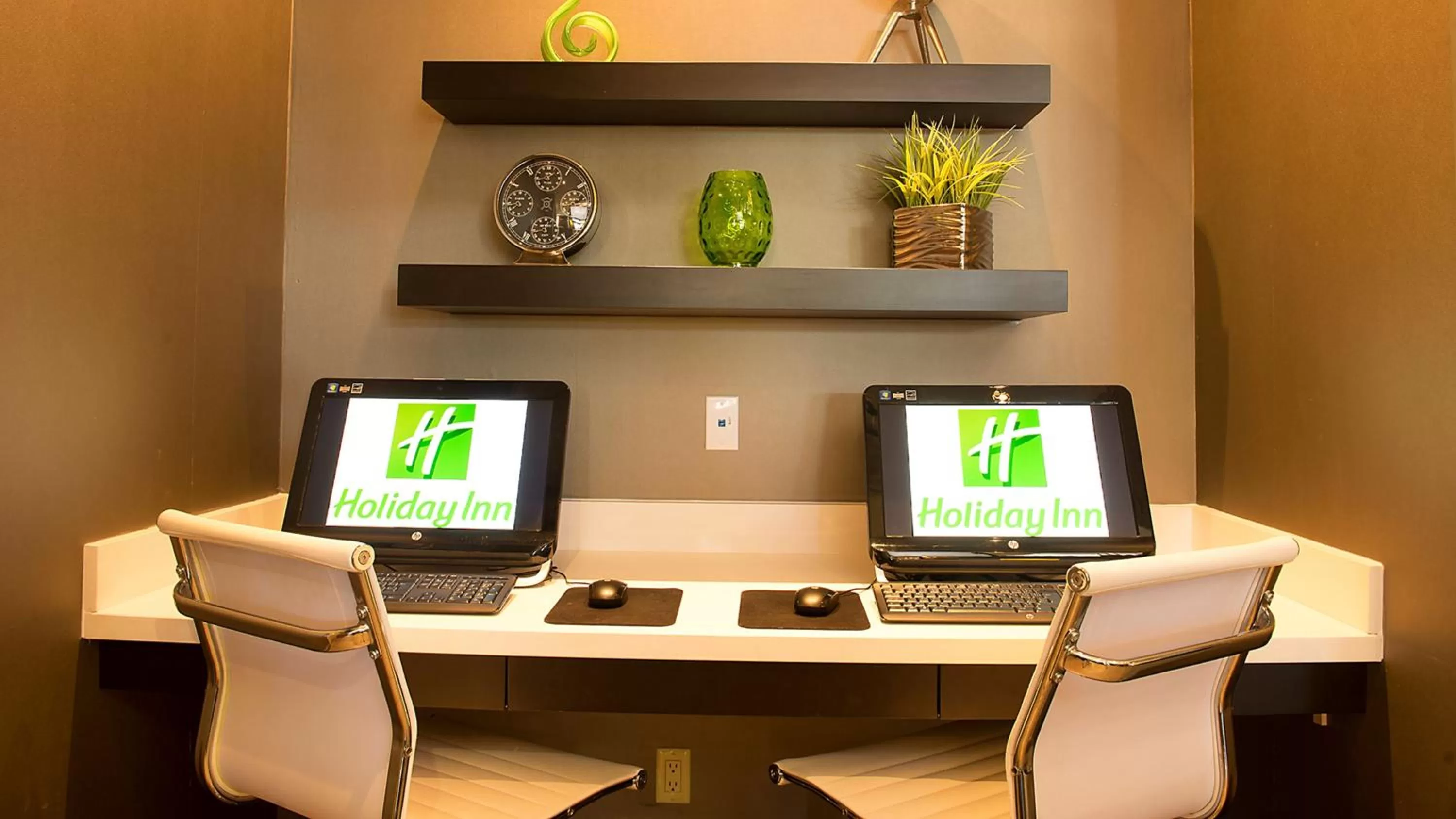 Business facilities in Holiday Inn & Suites Mississauga West - Meadowvale by IHG
