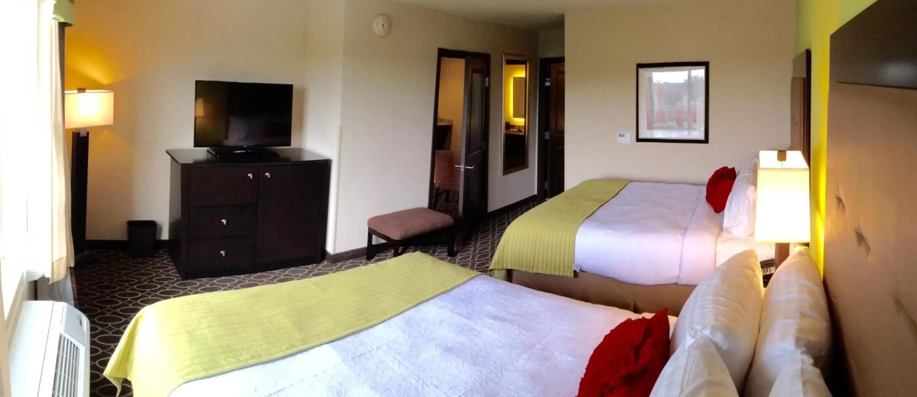 Queen Room with Two Queen Beds in Holiday Inn Murfreesboro/Nashville, an IHG Hotel Queen Room with Two Queen Beds in Holiday Inn Murfreesboro/Nashville, an IHG Hotel