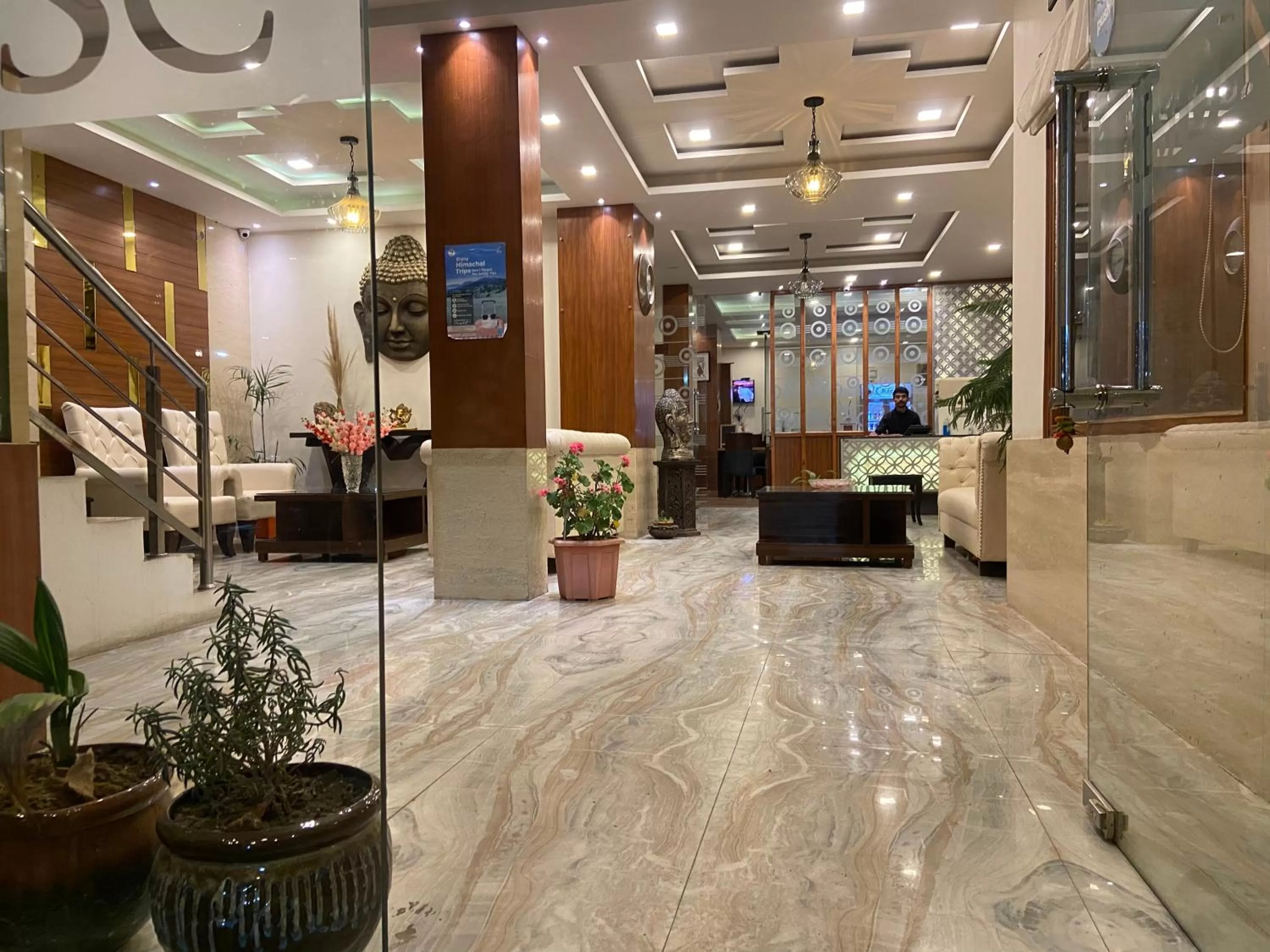 Lobby/Reception in Hotel Ambika Resort Manali