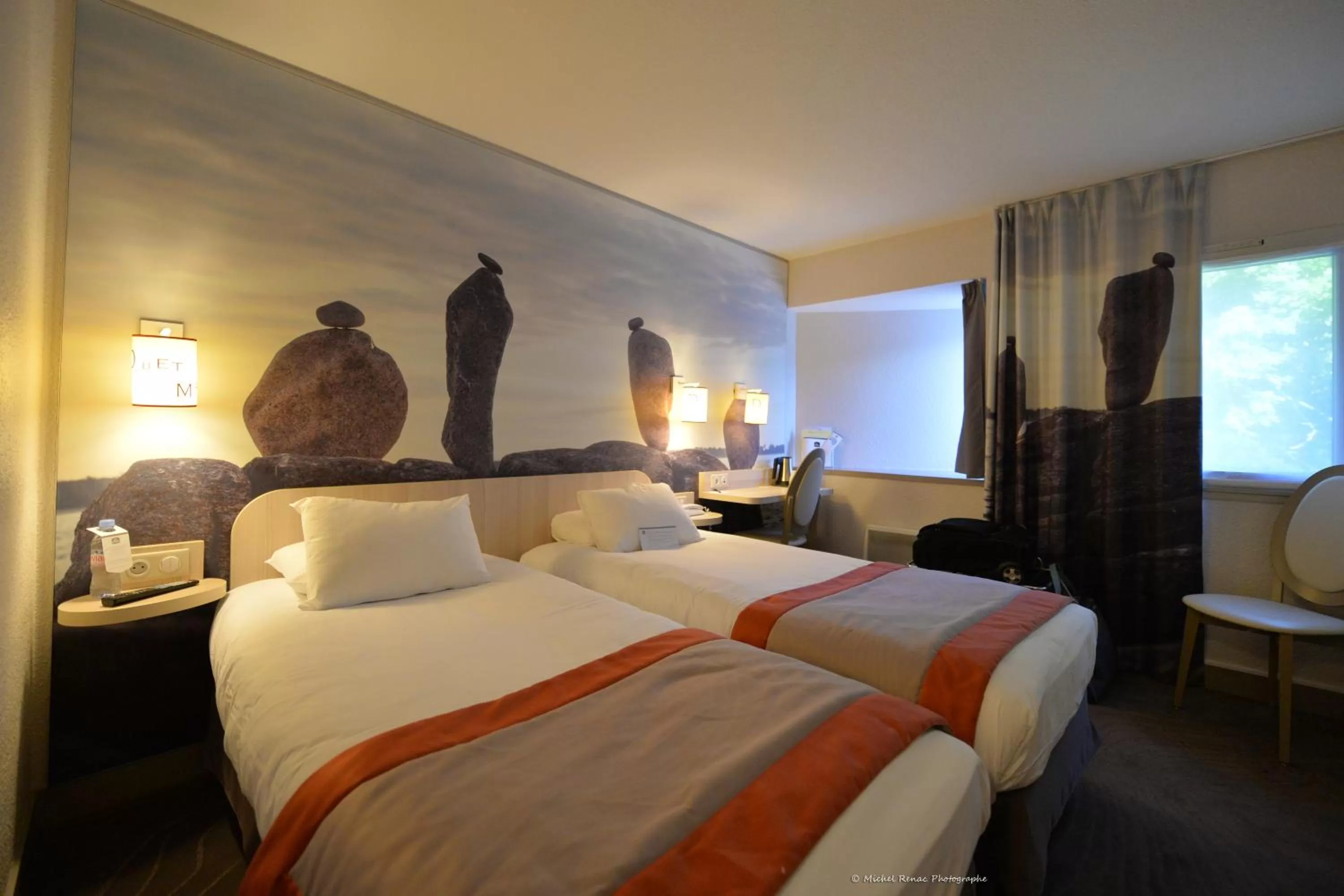 Photo of the whole room, Bed in Best Western Auray le Loch