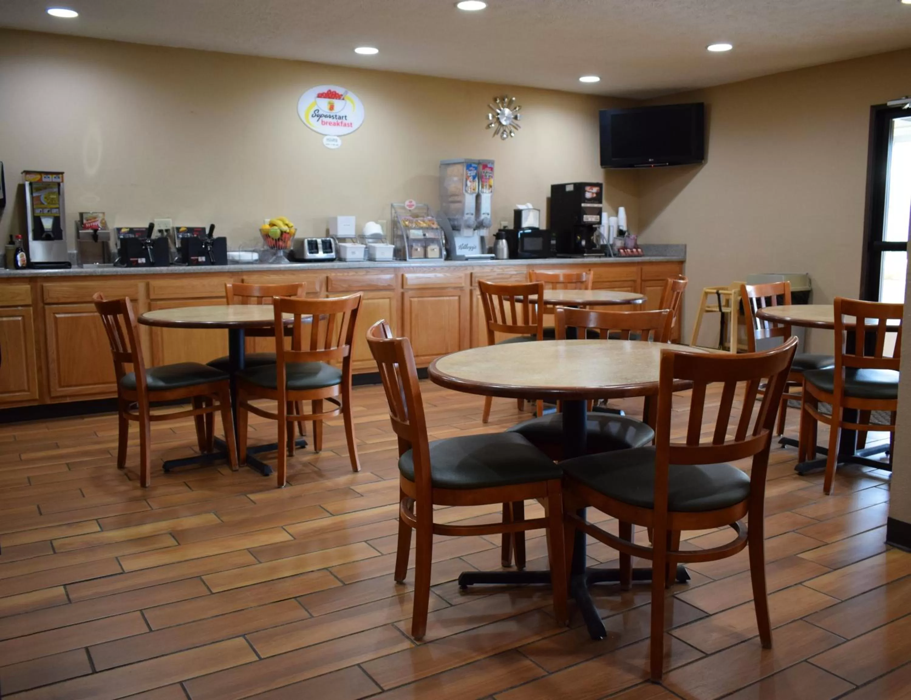 Breakfast in Super 8 by Wyndham Fort Chiswell Wytheville Area