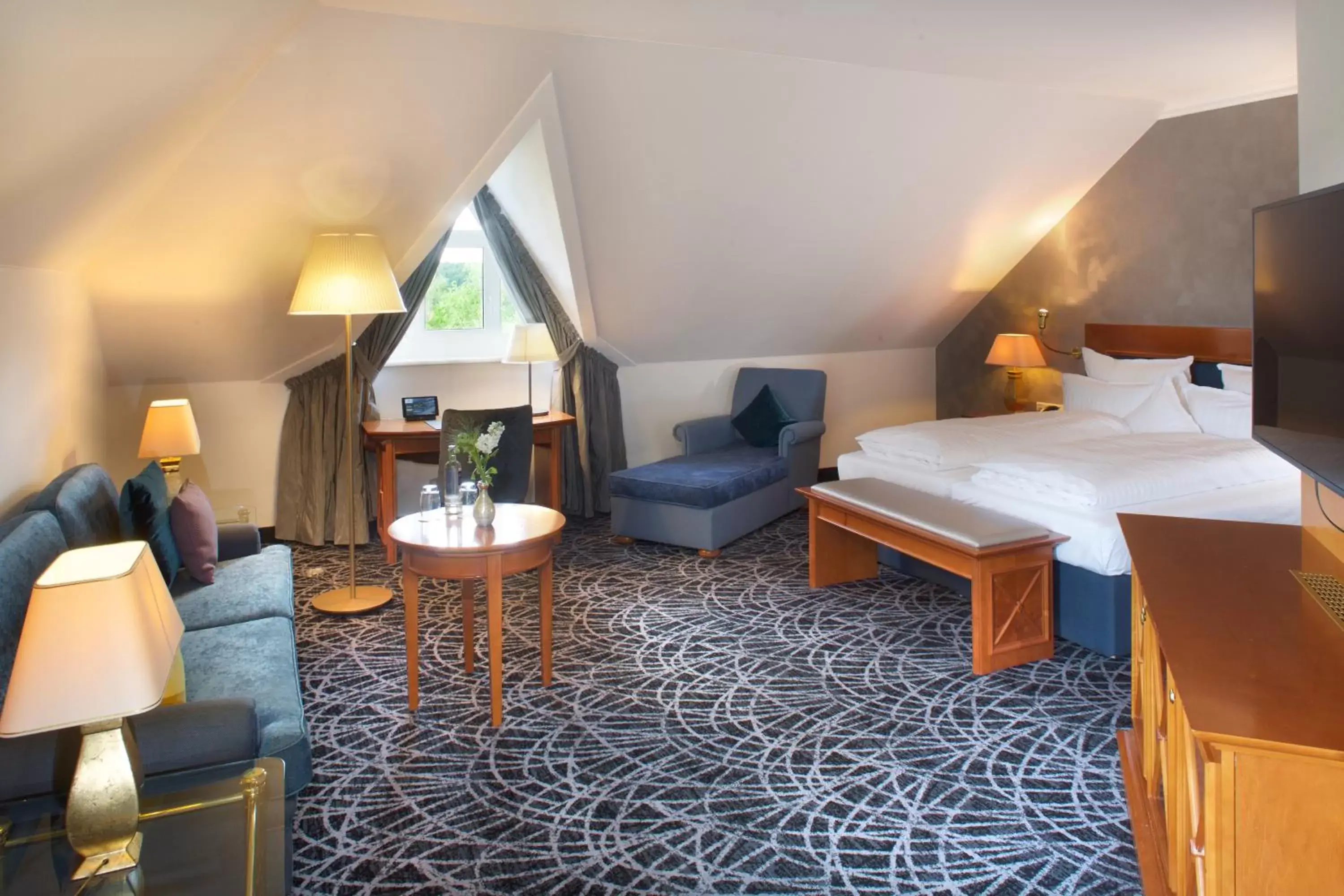 Deluxe Double Room in Steigenberger Hotel Der Sonnenhof Deluxe Double Room in Steigenberger Hotel Der Sonnenhof