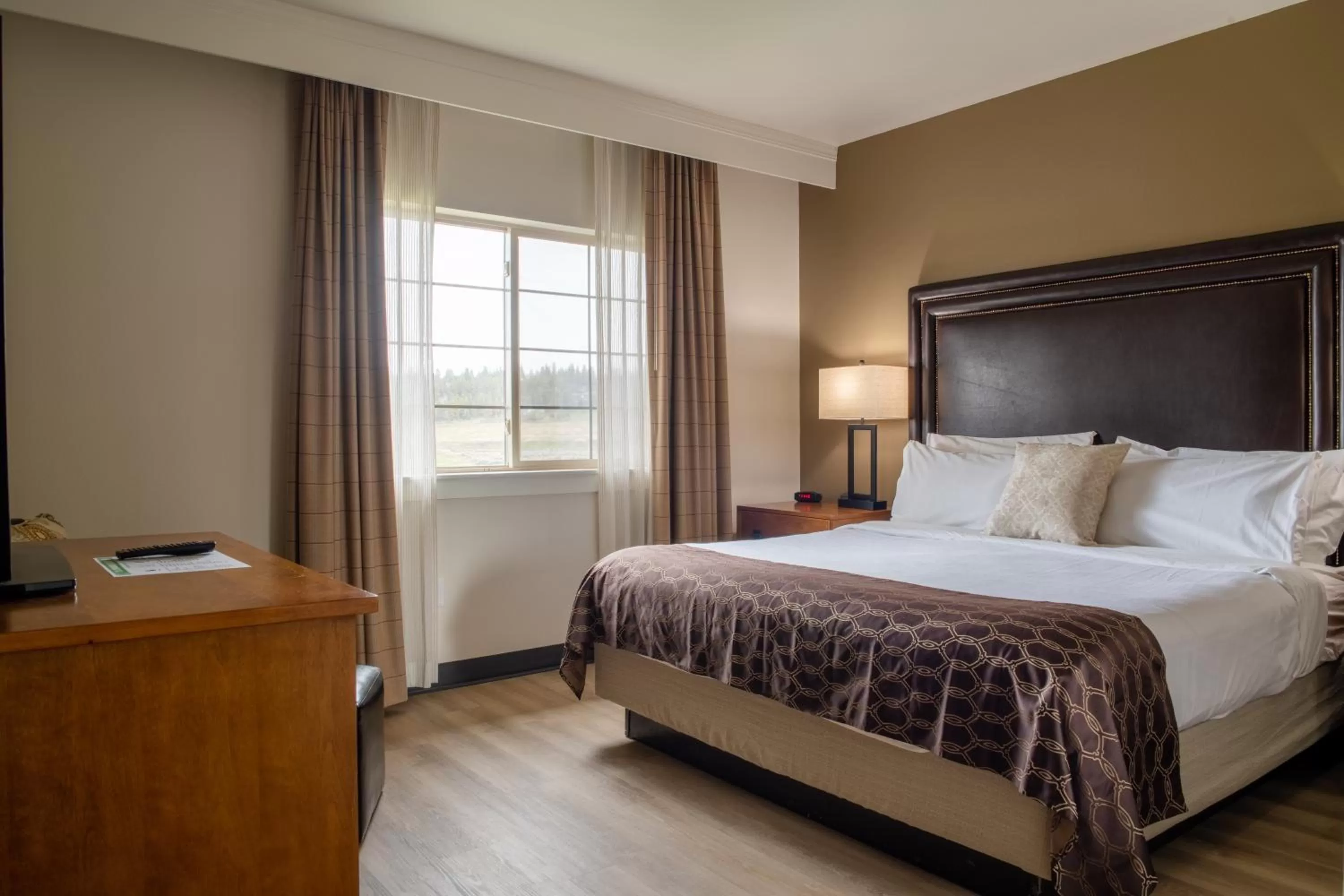 Bed in Running Y Ranch Golf & Spa Resort