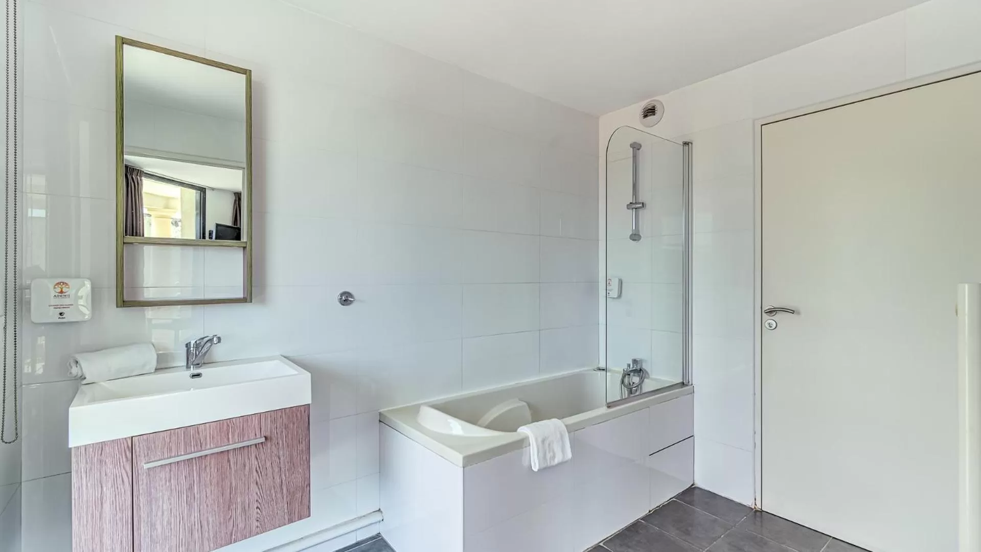 Bathroom in Vacancéole - Résidence Adriana