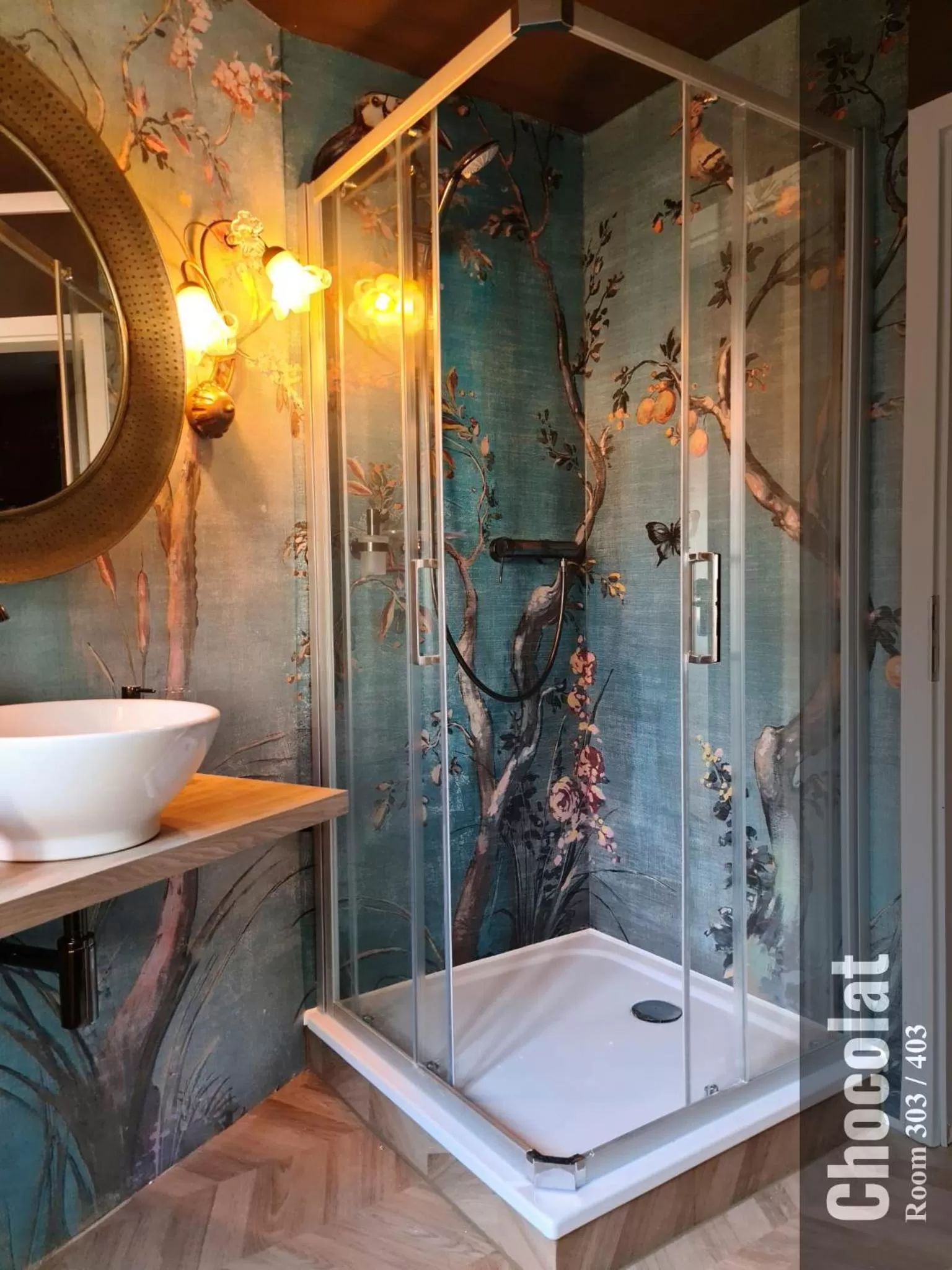 Shower in The Henry Self Check-In Guesthouse