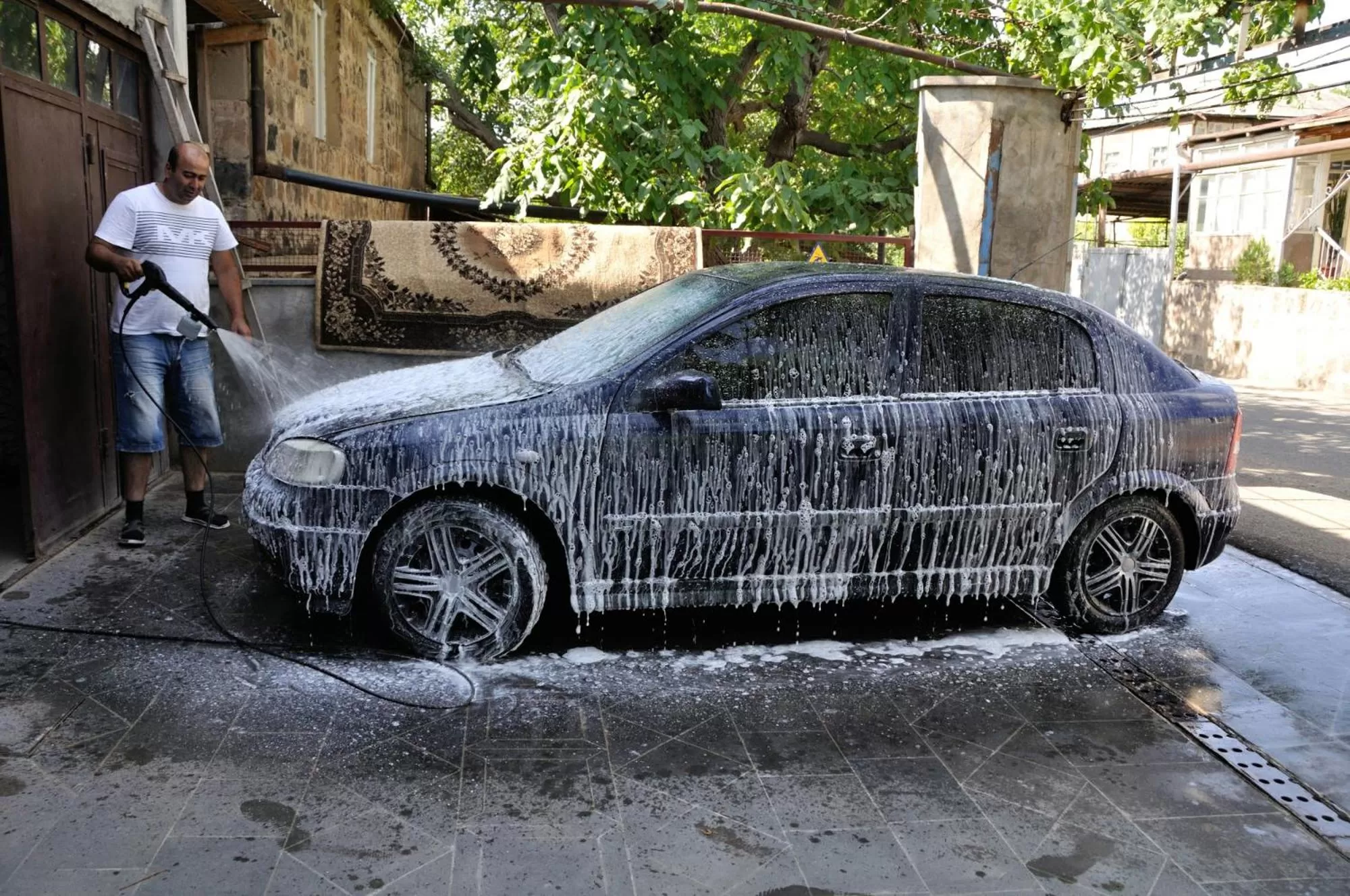 Facade/entrance in Karine B&B