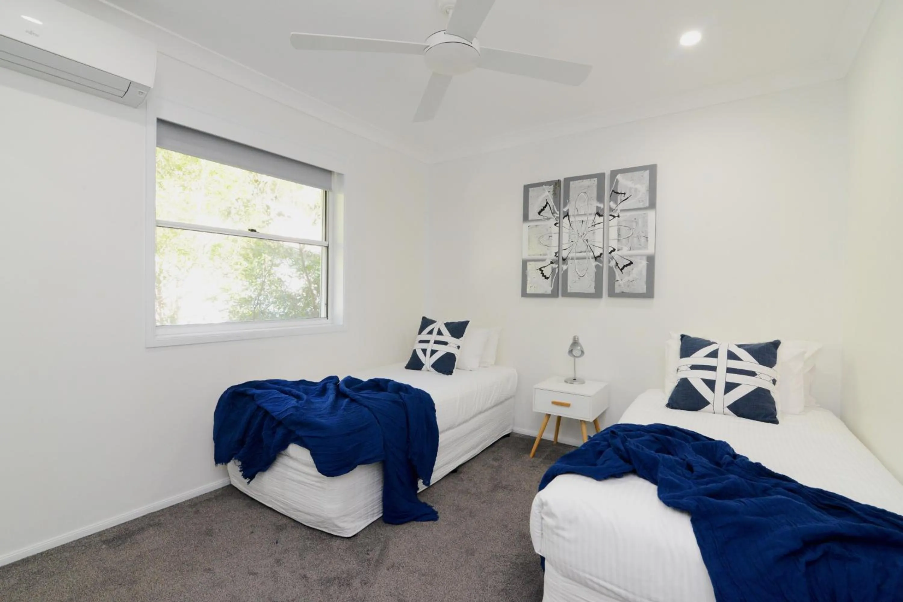 Bed in Noosa Entrance Waterfront Resort