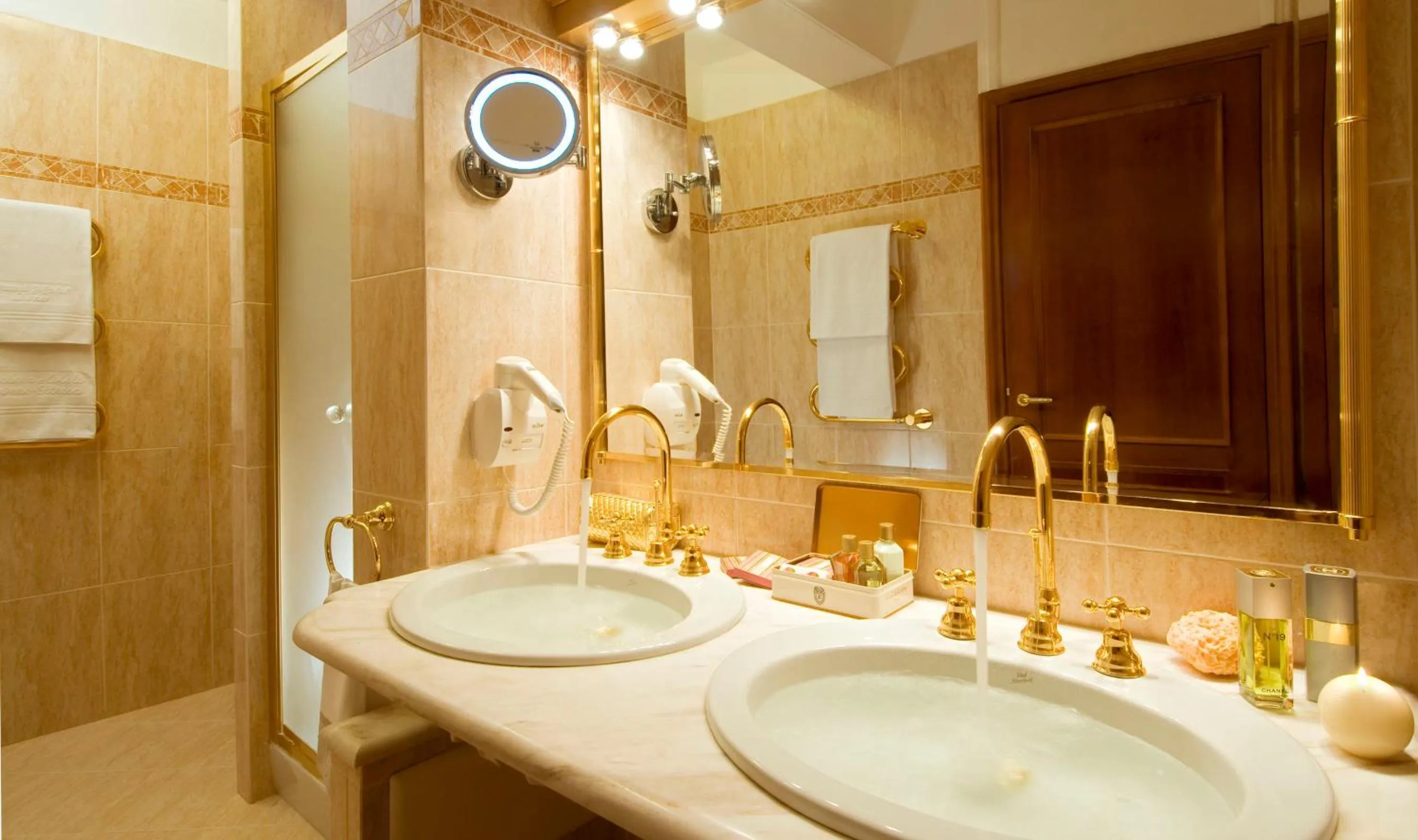 Bathroom in Grand Hotel Dino