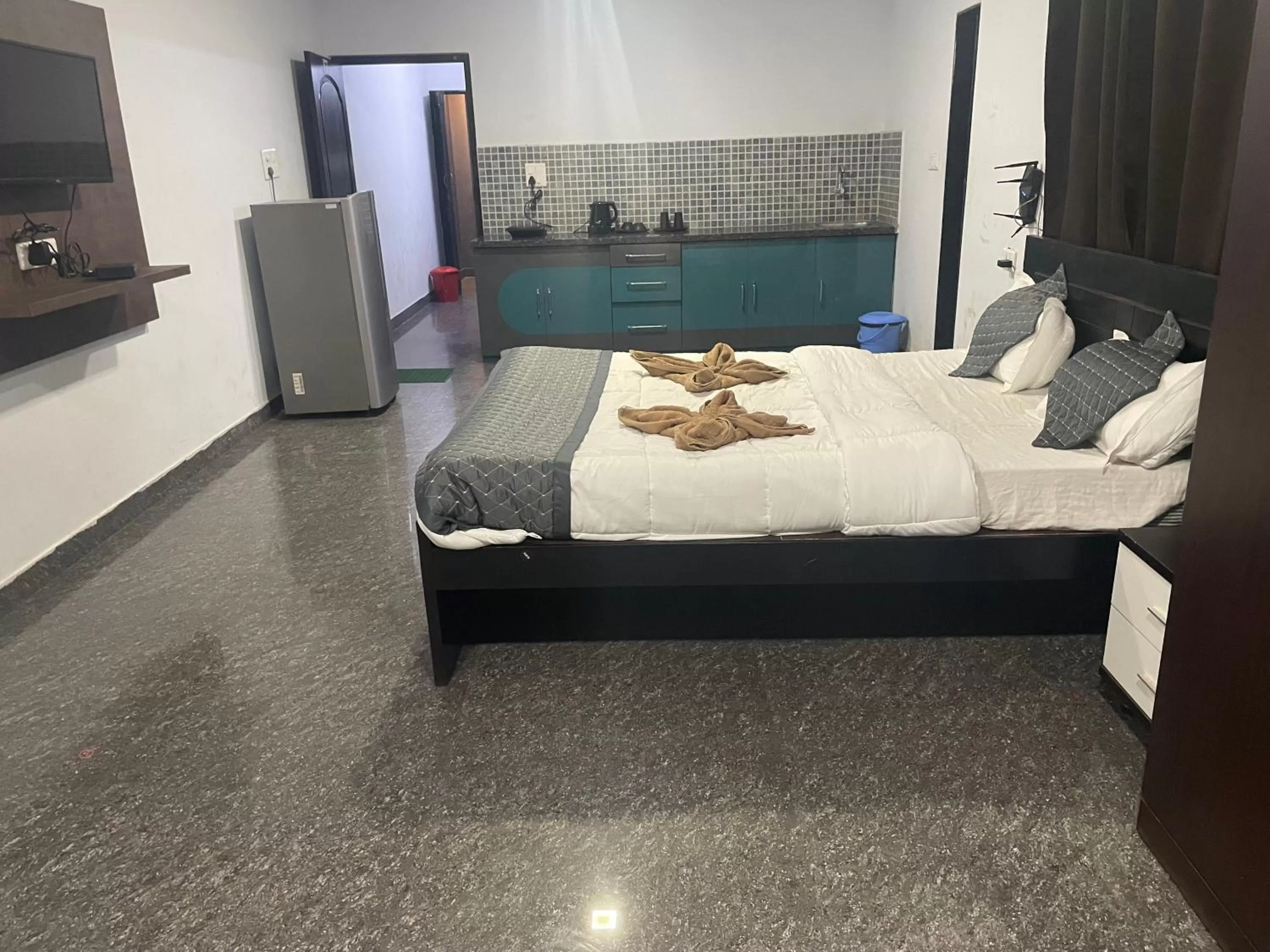 Photo of the whole room, Bed in Calangute Beach Corner