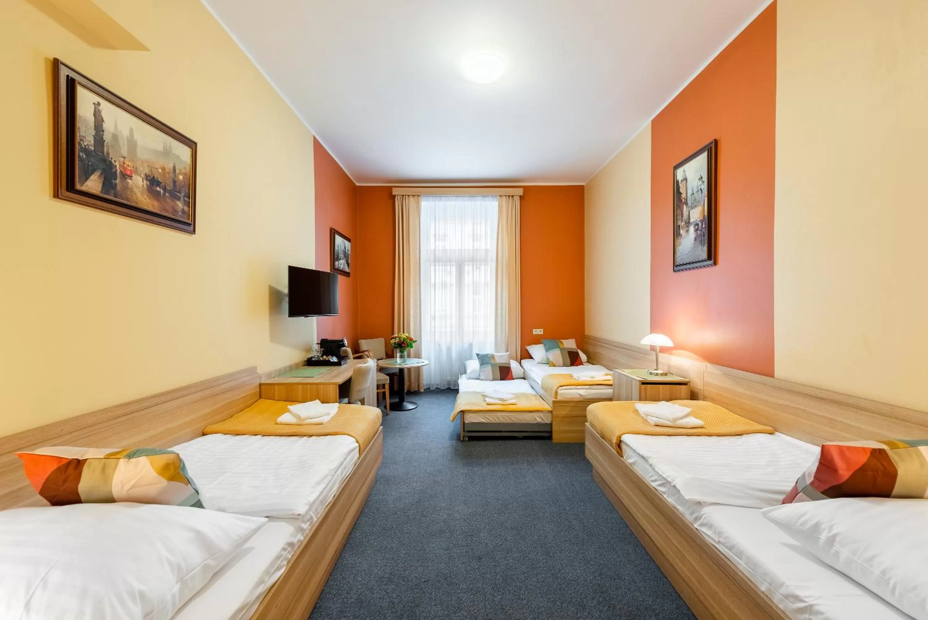 Property building, Bed in Hotel Libero
