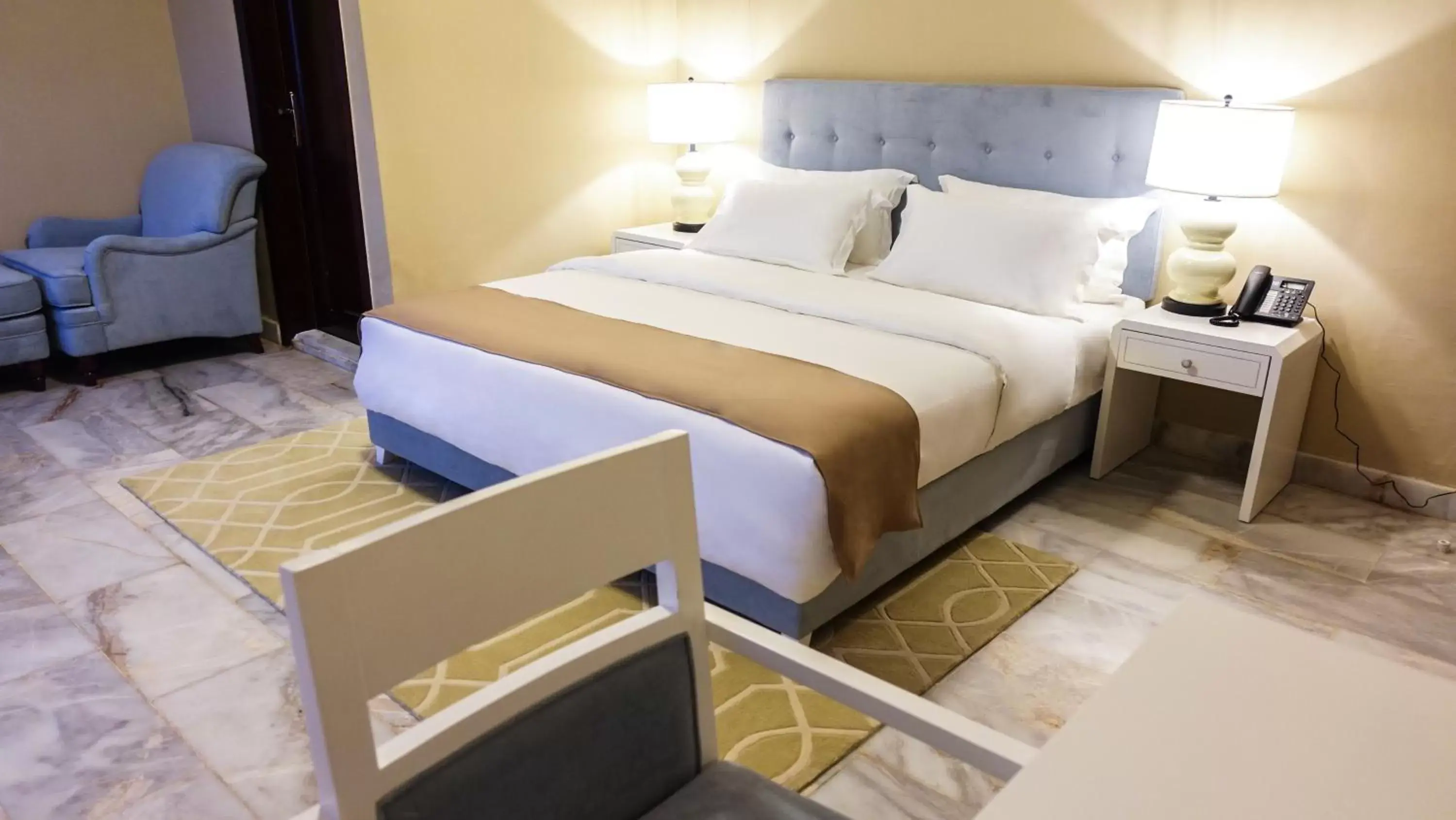 Deluxe Double Room in Sunset Inn Deluxe Double Room in Sunset Inn