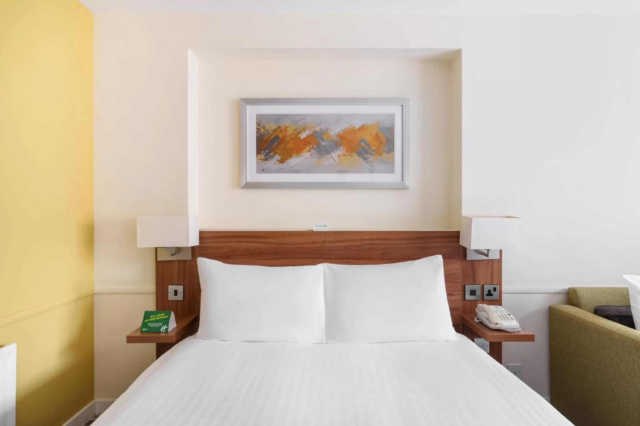 Photo of the whole room, Bed in Holiday Inn Rochester-Chatham by IHG