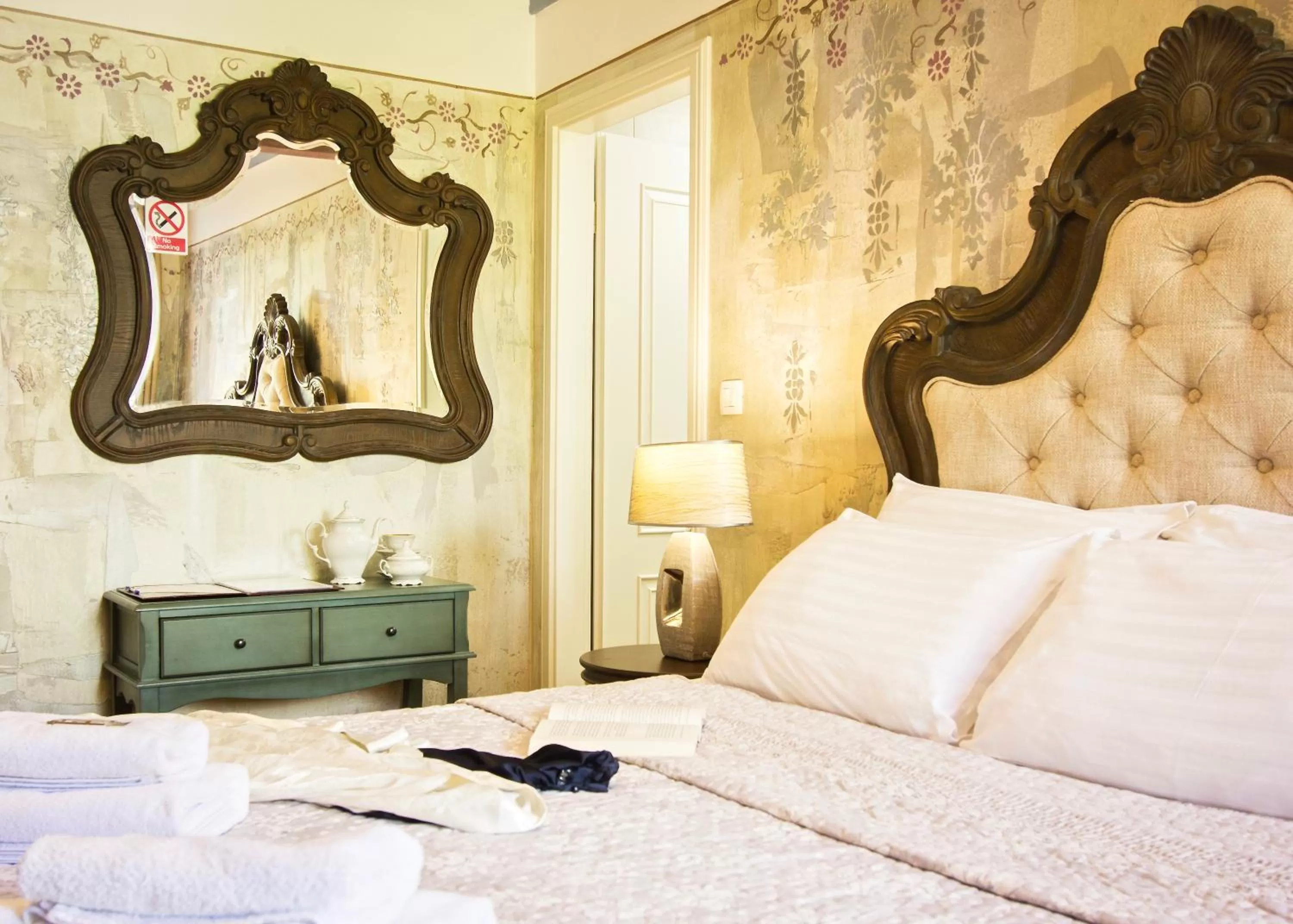 Bed in Plaza Marchi Old Town - MAG Quaint & Elegant Boutique Hotels