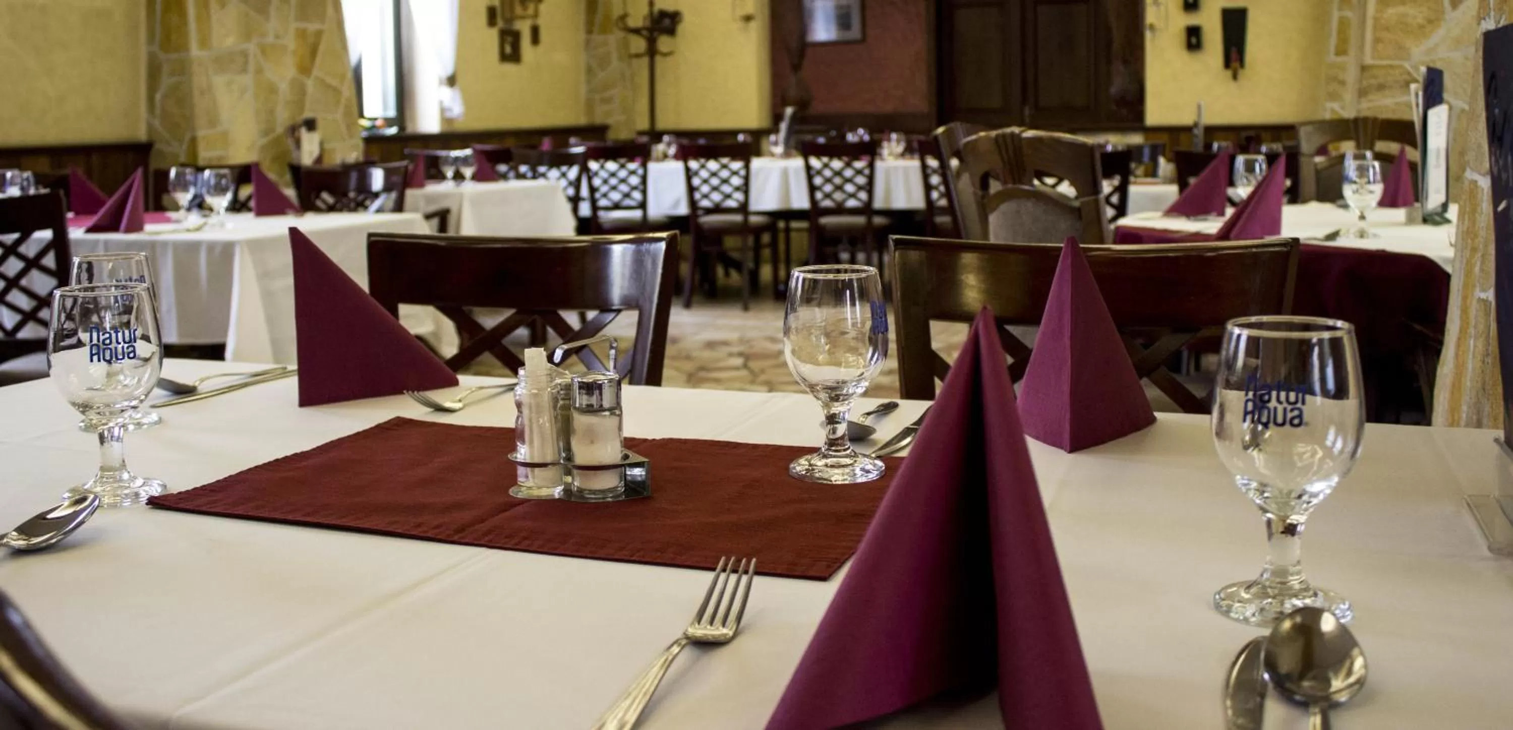 Restaurant/Places to Eat in Vadász Panzió és Étterem