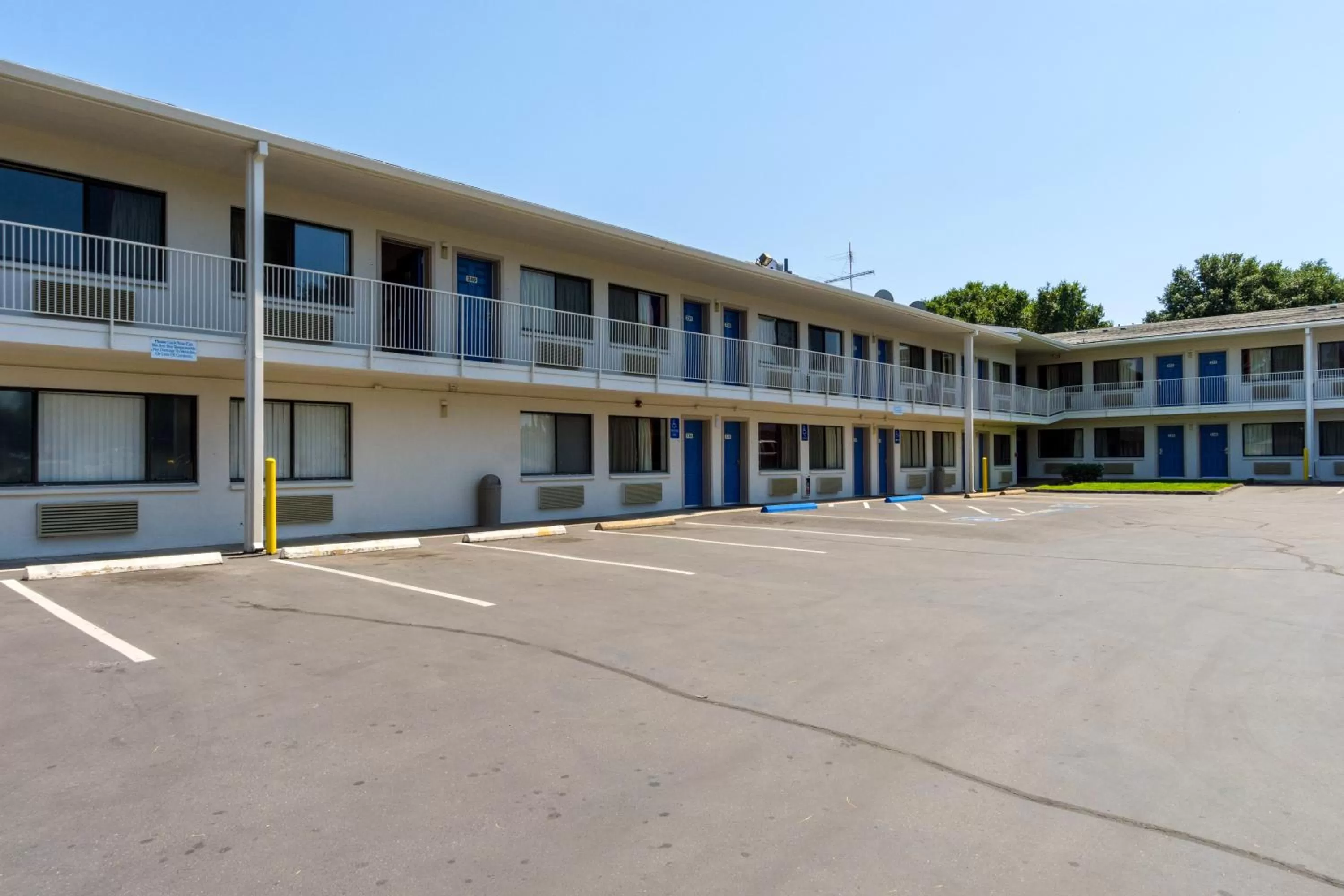Facade/entrance in Motel 6-Redding, CA - Central