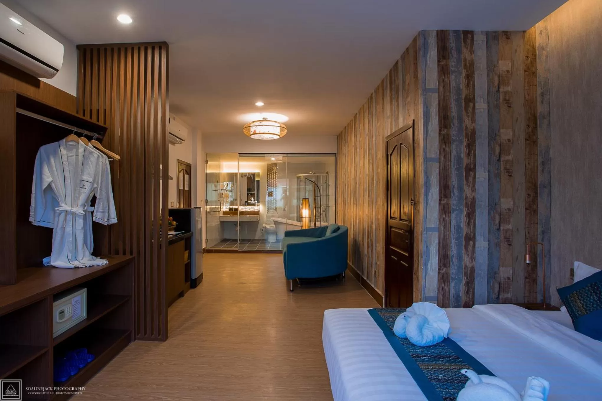 Communal lounge/ TV room, Bed in Orussey One Boutique